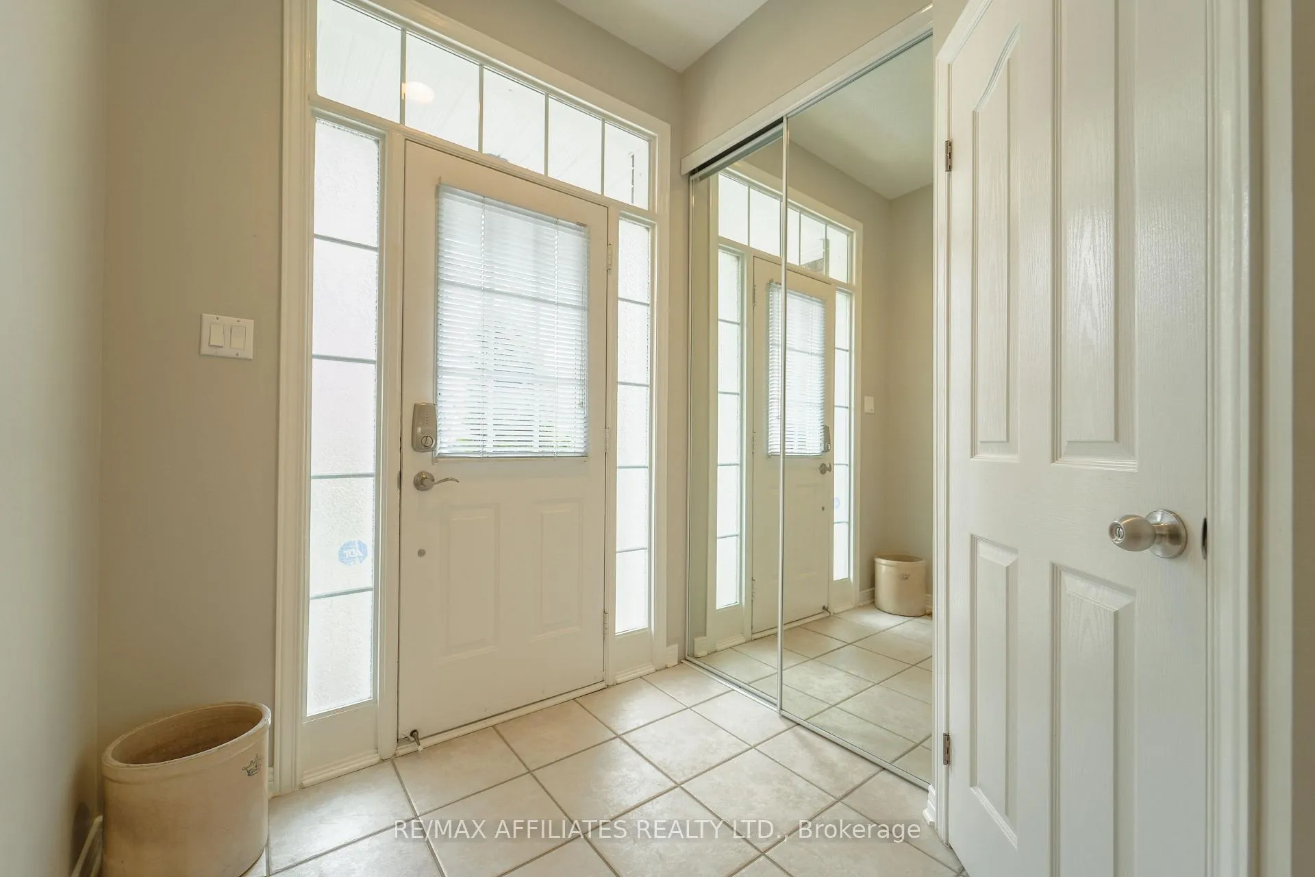 Photo 3 of 47 Saddlesmith Circle, Ottawa, Kanata - Emerald Meadows/Trailwest — HOMEH