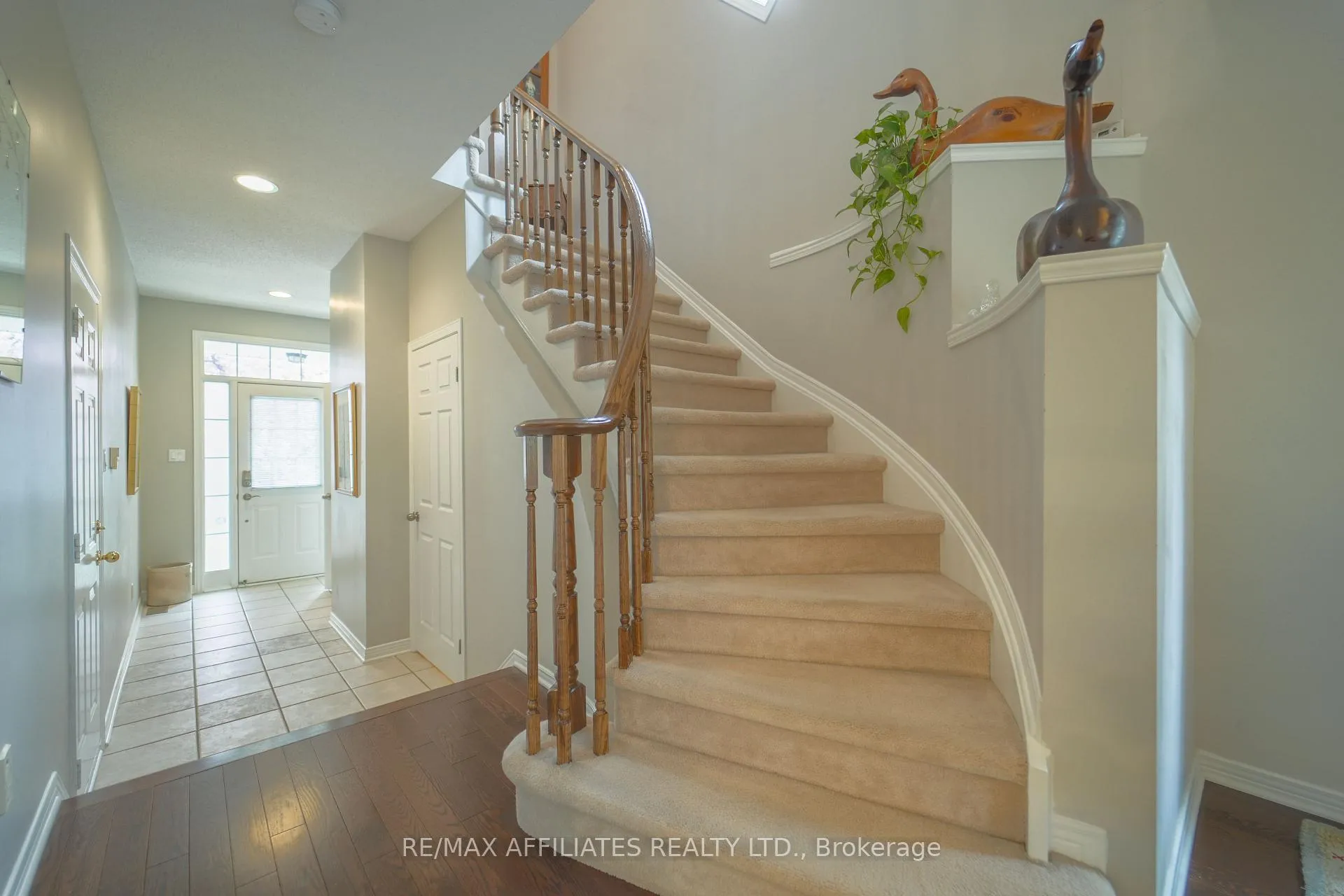Photo 5 of 47 Saddlesmith Circle, Ottawa, Kanata - Emerald Meadows/Trailwest — HOMEH
