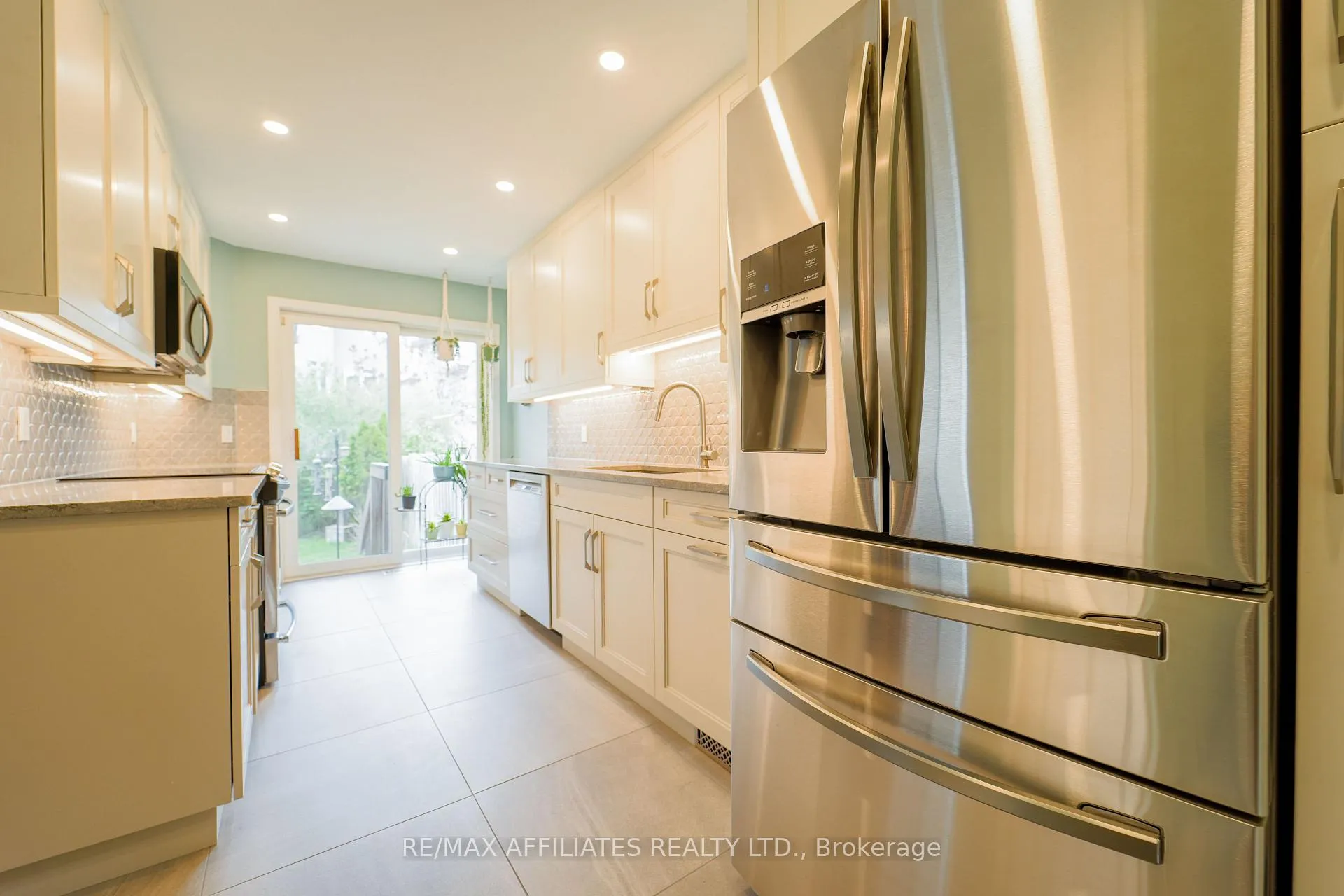 Photo 12 of 47 Saddlesmith Circle, Ottawa, Kanata - Emerald Meadows/Trailwest — HOMEH