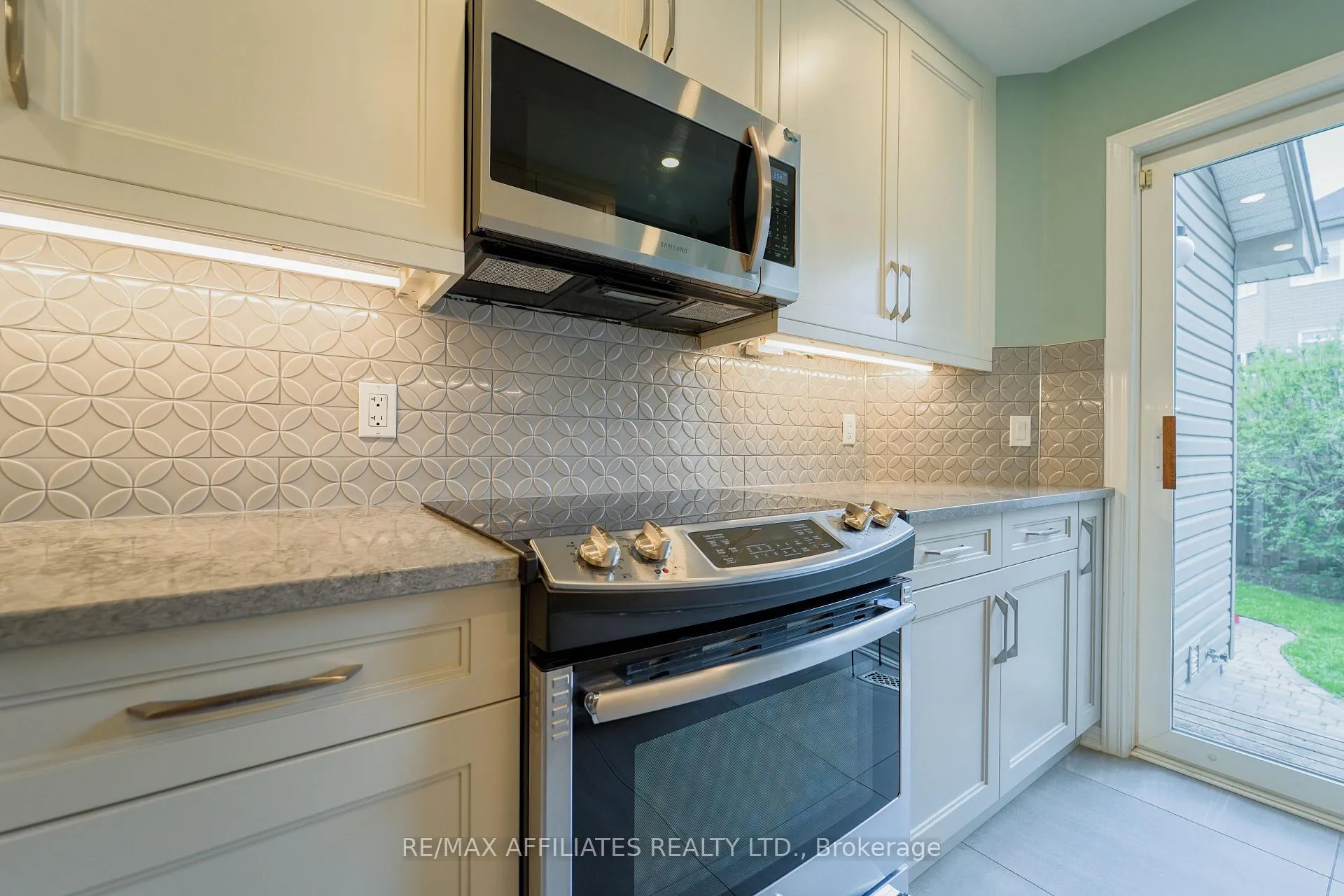 Photo 14 of 47 Saddlesmith Circle, Ottawa, Kanata - Emerald Meadows/Trailwest — HOMEH