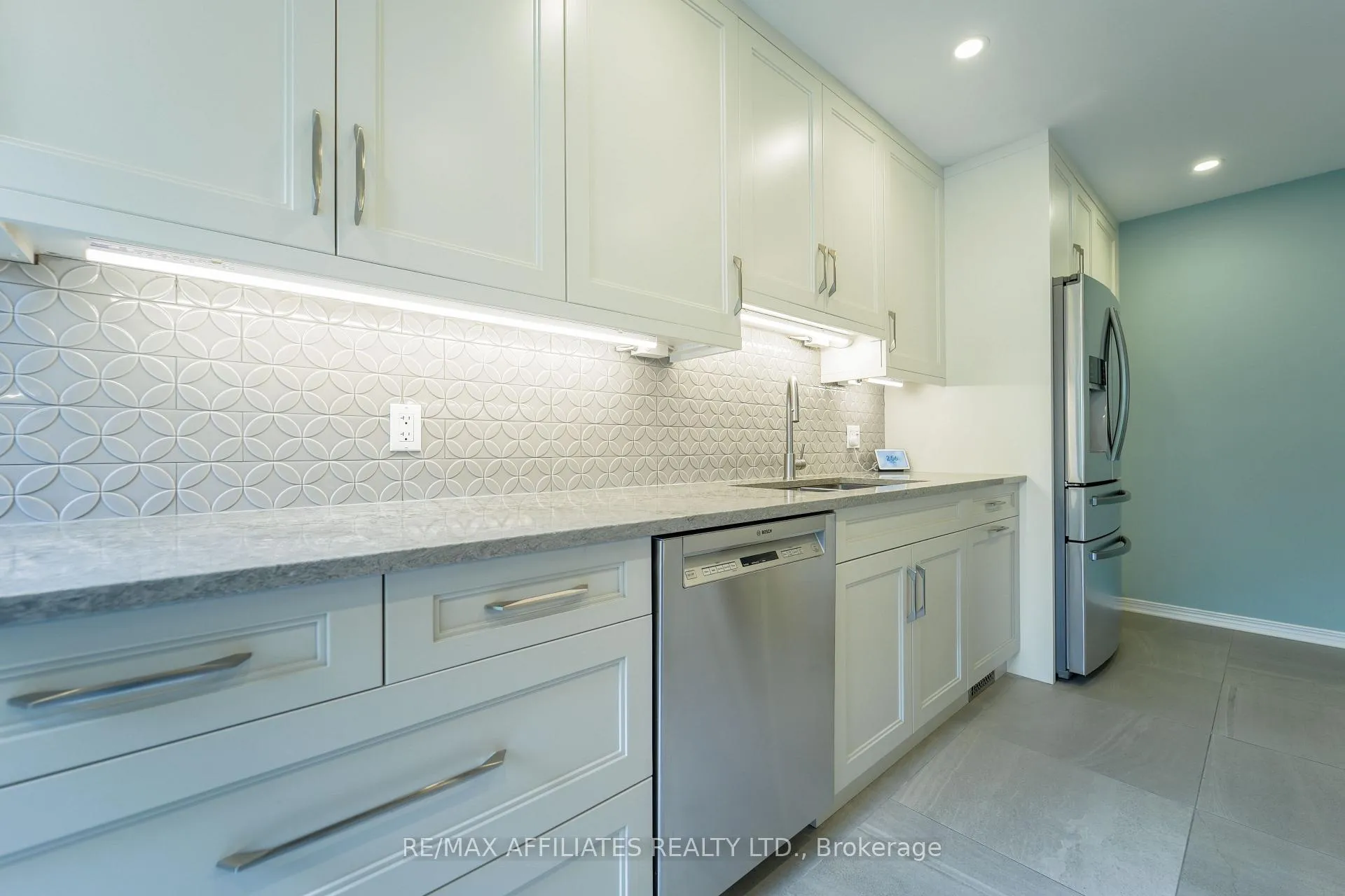 Photo 15 of 47 Saddlesmith Circle, Ottawa, Kanata - Emerald Meadows/Trailwest — HOMEH