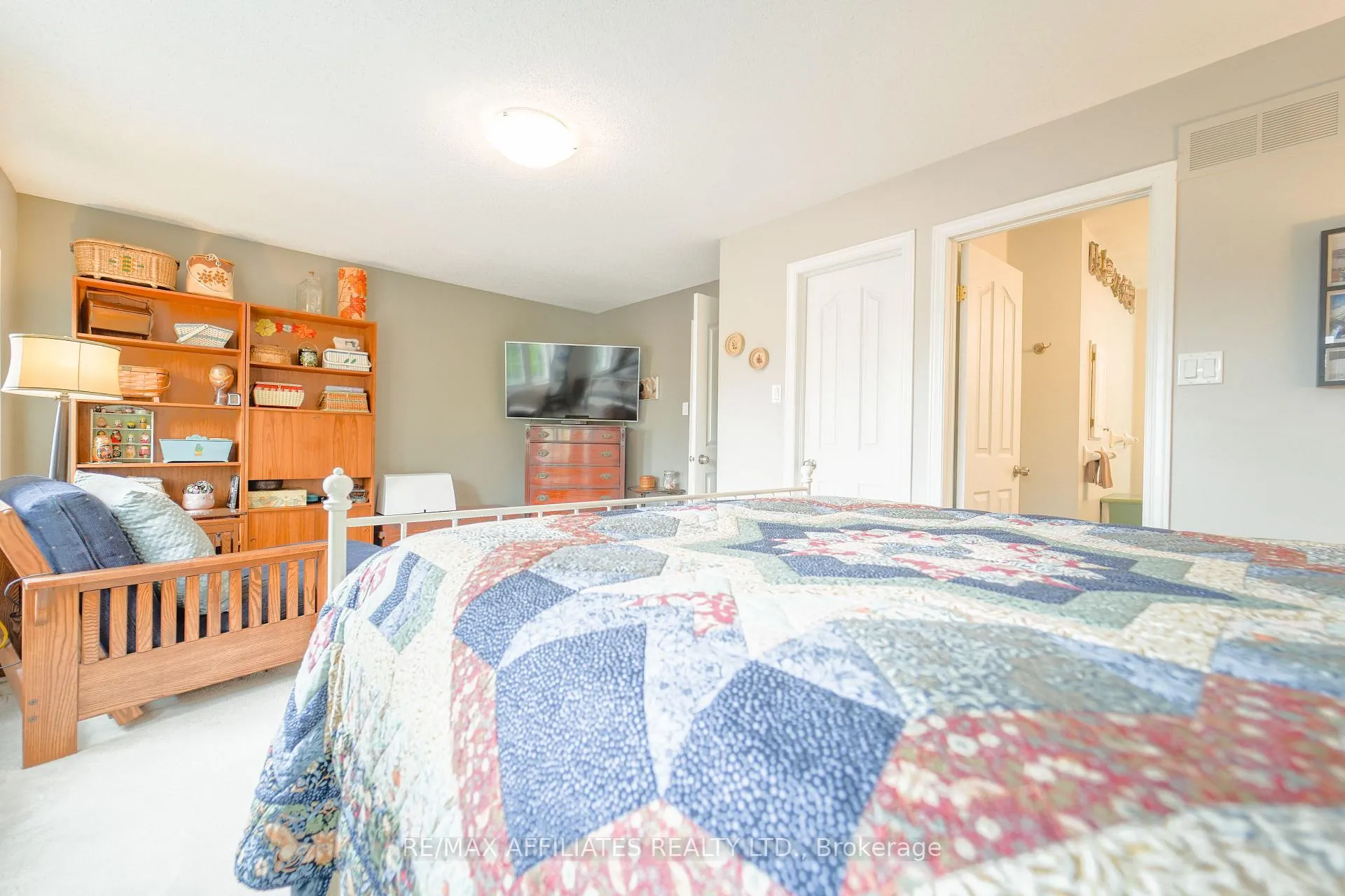 Photo 19 of 47 Saddlesmith Circle, Ottawa, Kanata - Emerald Meadows/Trailwest — HOMEH