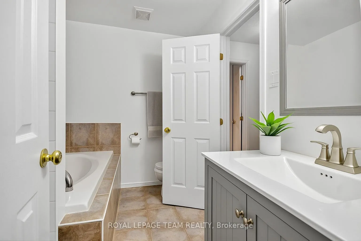 Photo 19 of 114 Wharhol Private, Ottawa, Westcliffe Estates — HOMEH