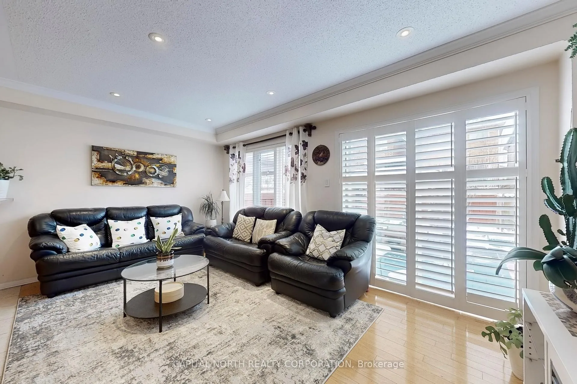 Photo 3 of 197 Venice Gate Drive, Vaughan, Vellore Village — HOMEH