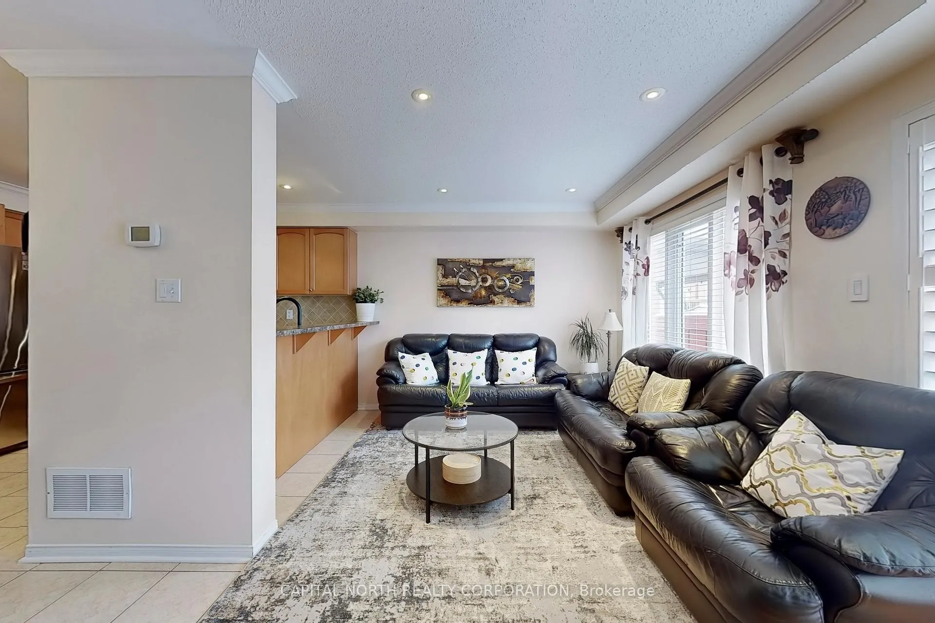 Photo 4 of 197 Venice Gate Drive, Vaughan, Vellore Village — HOMEH