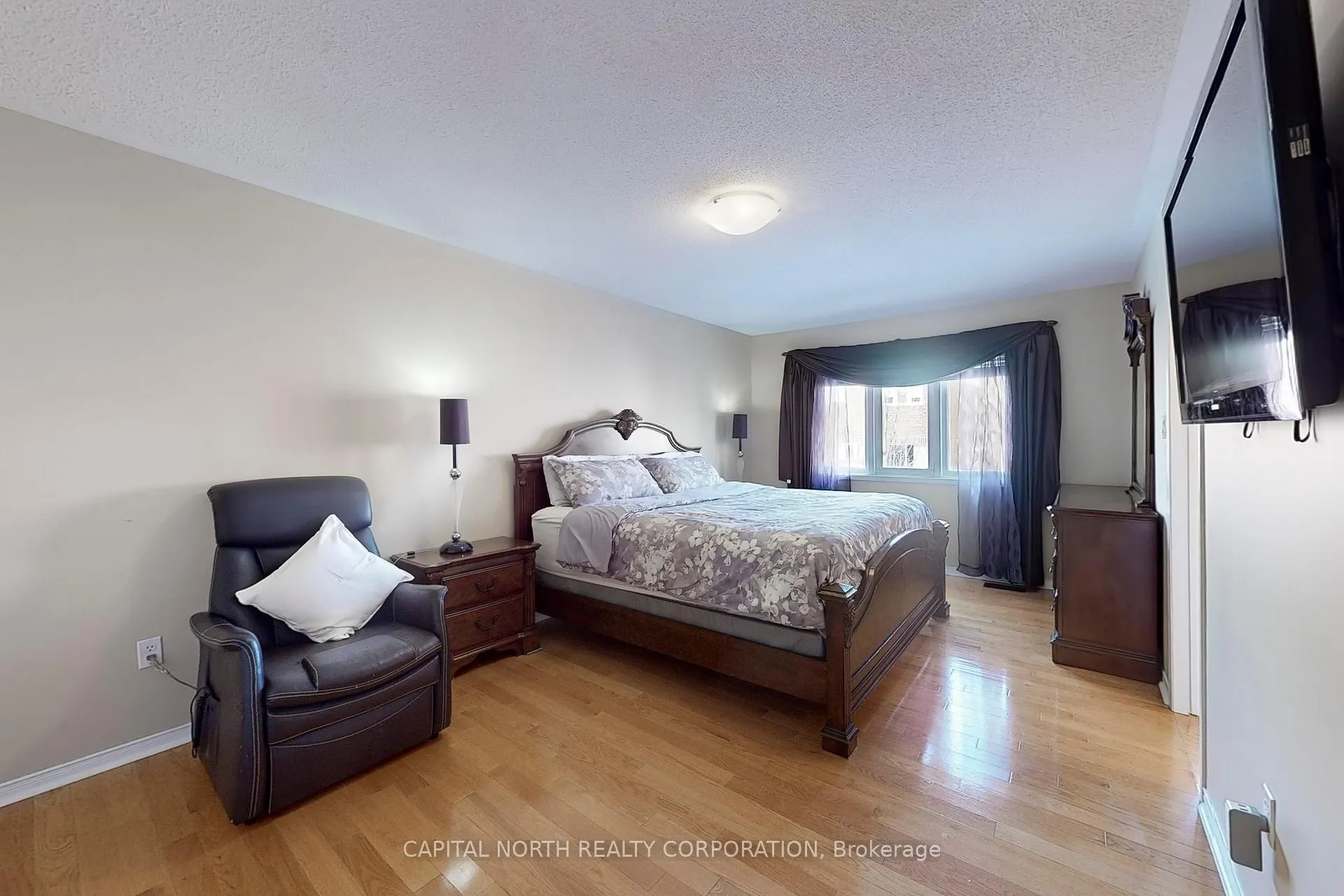 Photo 21 of 197 Venice Gate Drive, Vaughan, Vellore Village — HOMEH