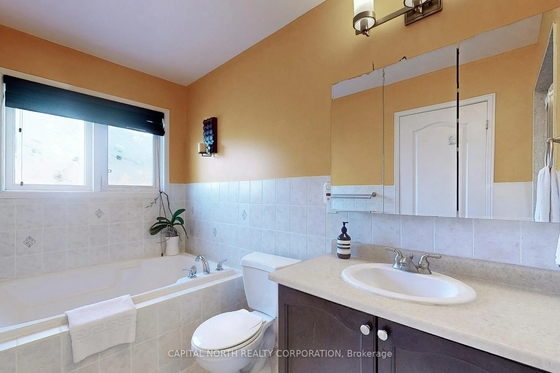 Photo 24 of 197 Venice Gate Drive, Vaughan, Vellore Village — HOMEH