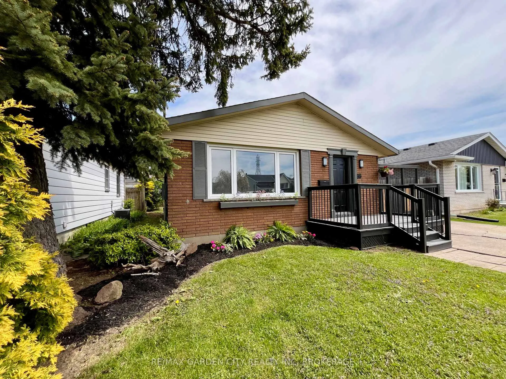 Photo 2 of 66 Martin Street, Thorold, Thorold Downtown — HOMEH
