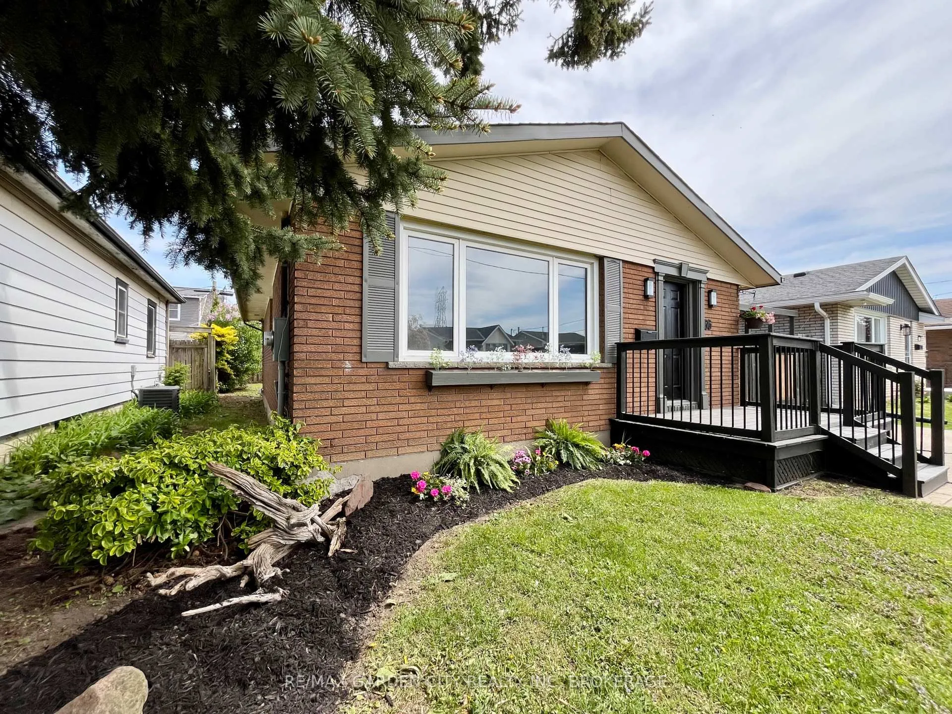 Photo 3 of 66 Martin Street, Thorold, Thorold Downtown — HOMEH