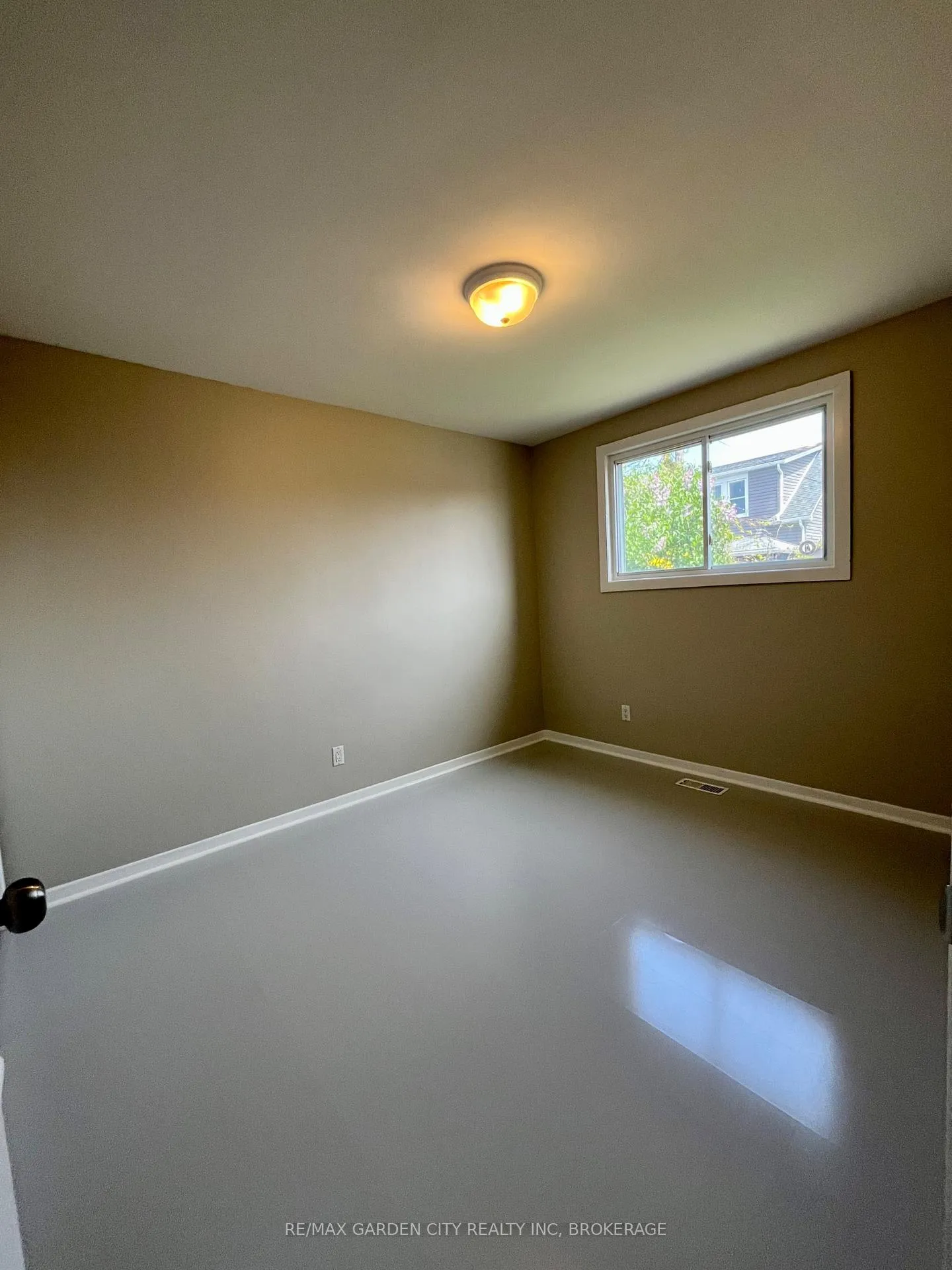 Photo 16 of 66 Martin Street, Thorold, Thorold Downtown — HOMEH
