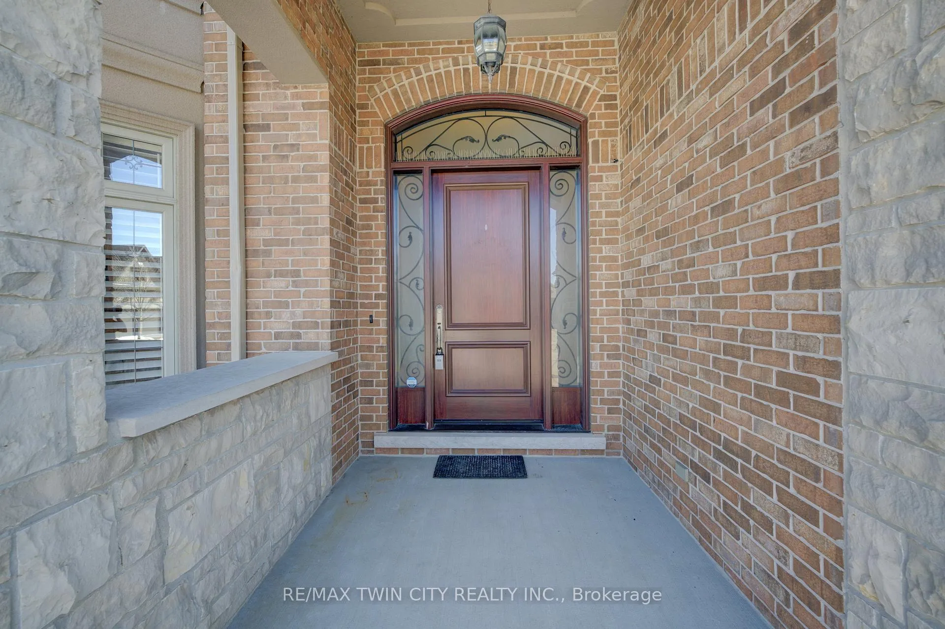 Photo 3 of 20 Jacob Gingrich Drive, Kitchener — HOMEH