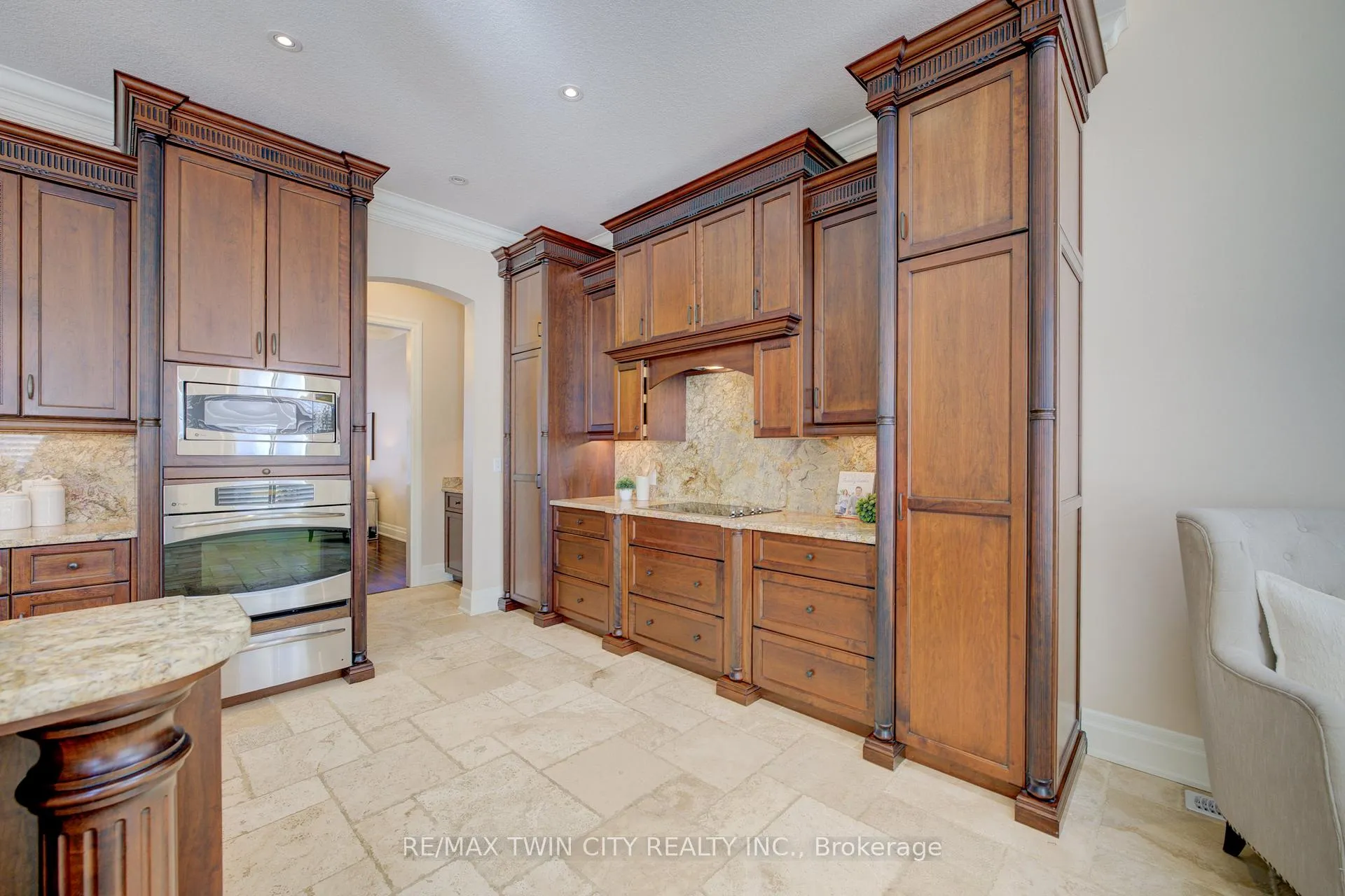 Photo 12 of 20 Jacob Gingrich Drive, Kitchener — HOMEH