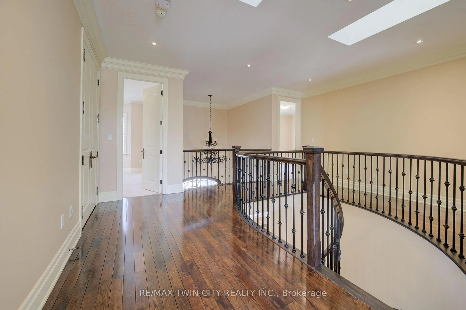 Photo 23 of 20 Jacob Gingrich Drive, Kitchener — HOMEH
