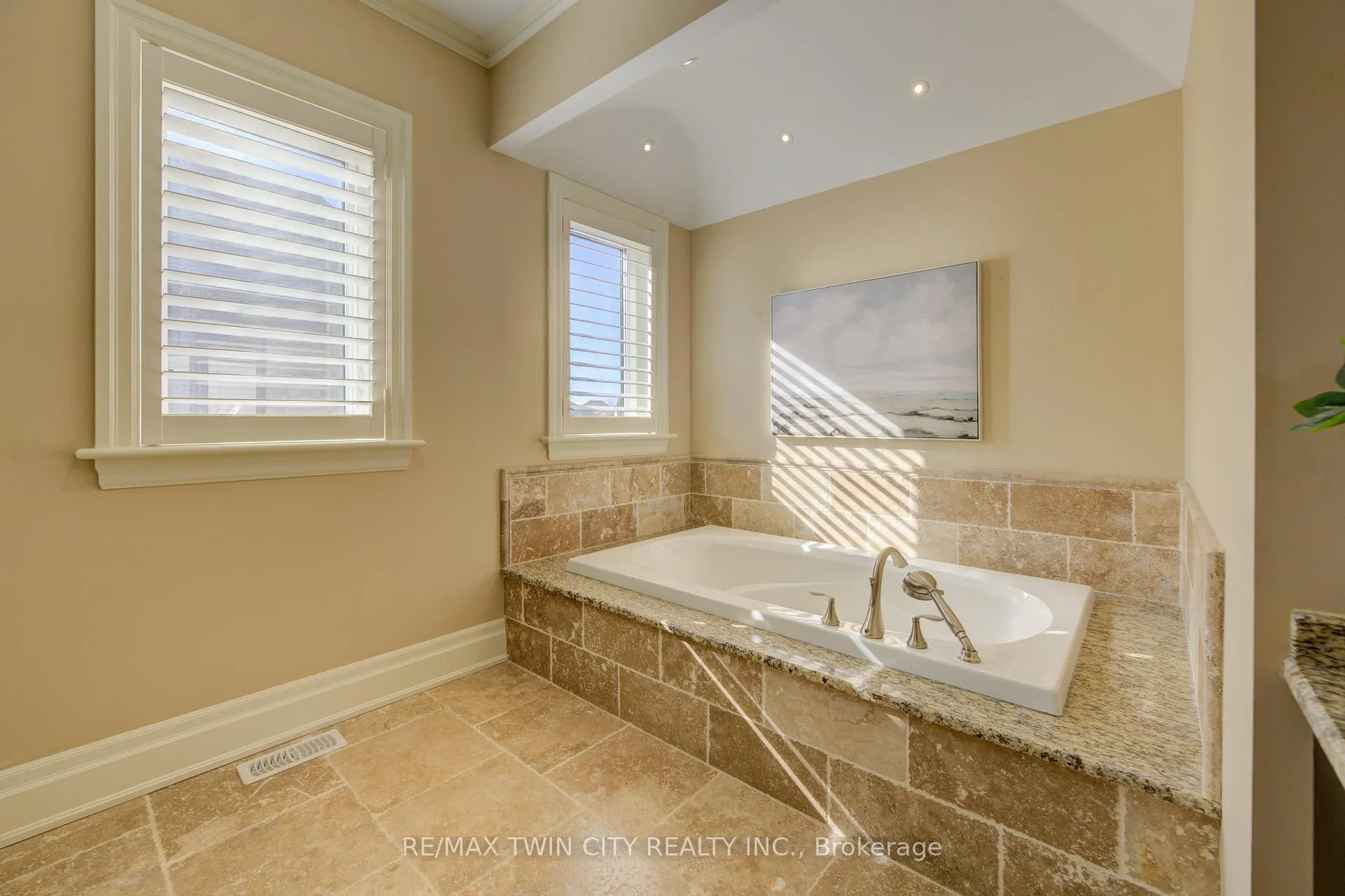 Photo 26 of 20 Jacob Gingrich Drive, Kitchener — HOMEH