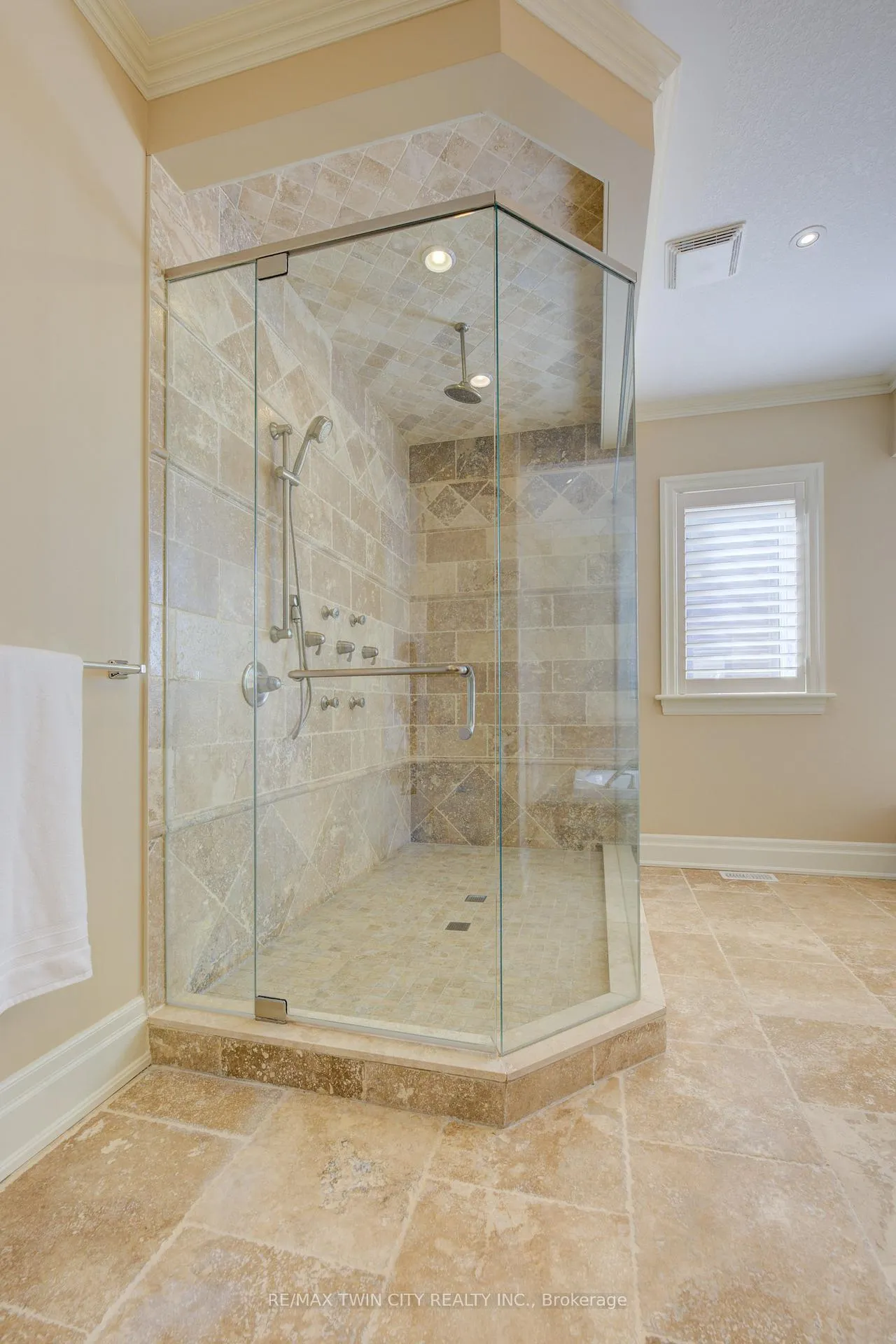 Photo 28 of 20 Jacob Gingrich Drive, Kitchener — HOMEH