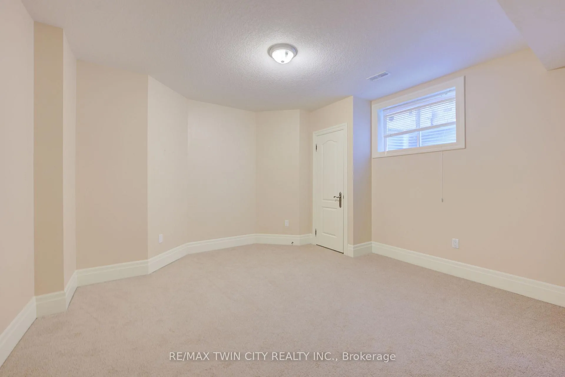 Photo 37 of 20 Jacob Gingrich Drive, Kitchener — HOMEH