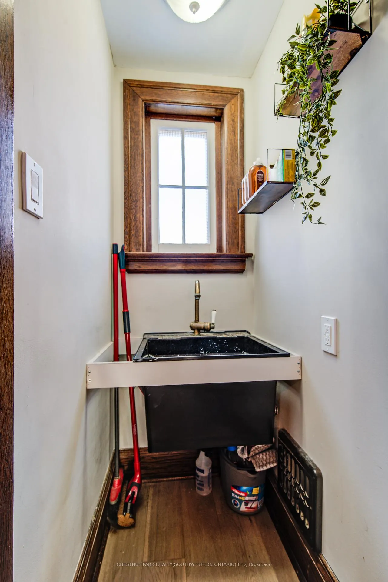 Photo 23 of 107 Earl Street, Kitchener — HOMEH