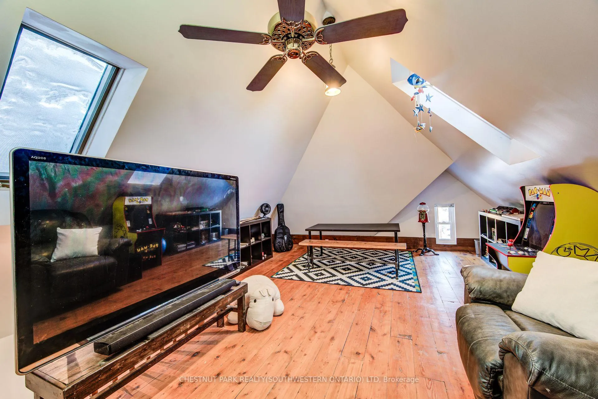 Photo 39 of 107 Earl Street, Kitchener — HOMEH