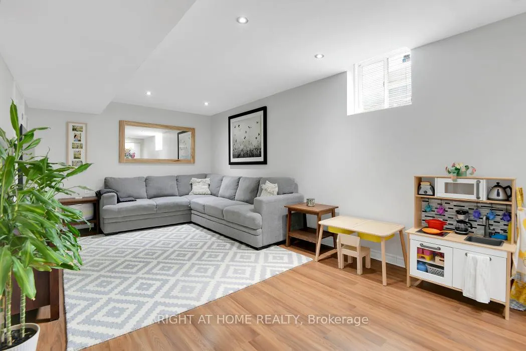 Photo 23 of 414 Vendevale Avenue, Ottawa, Stittsville (North) — HOMEH