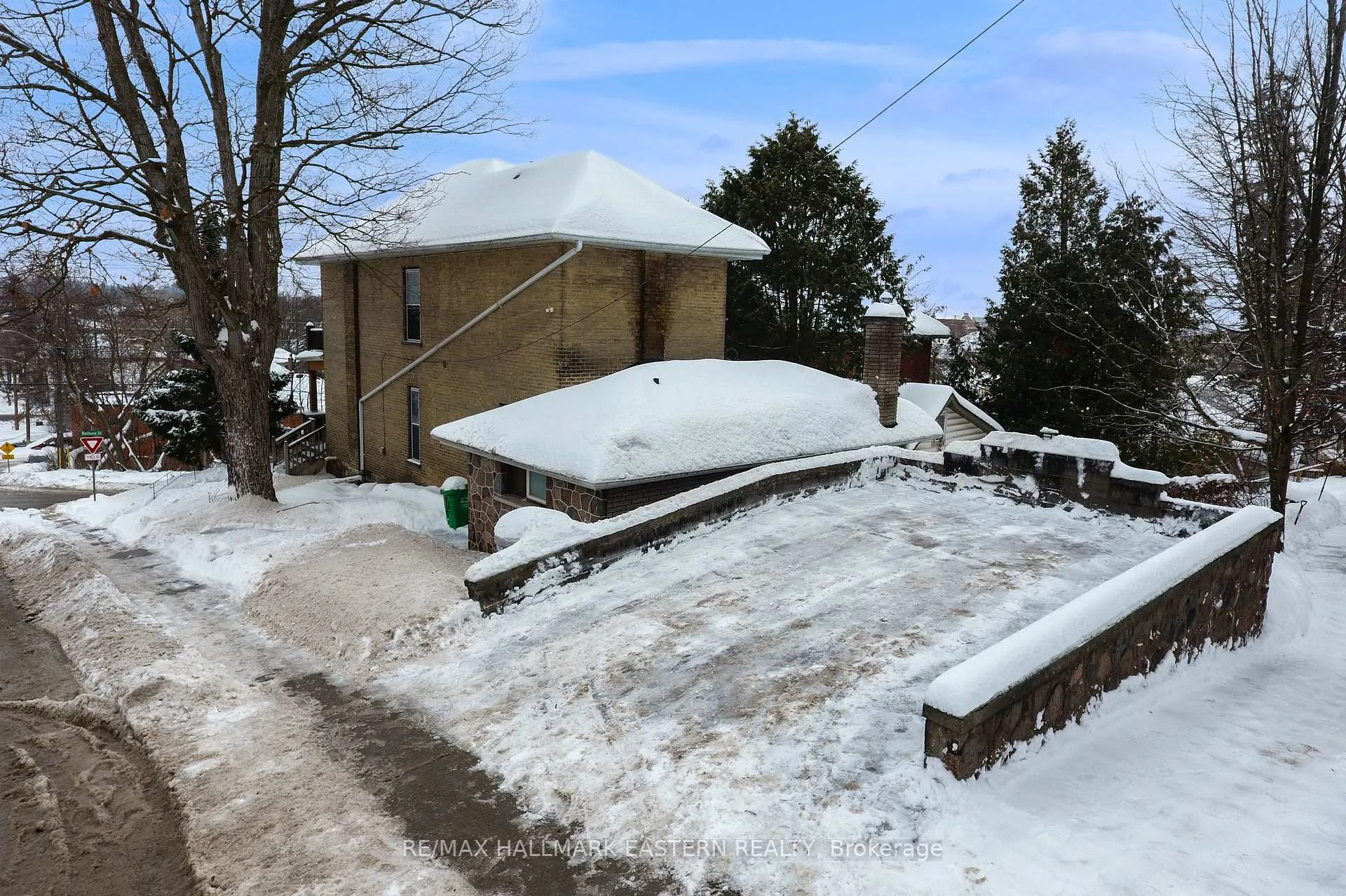 Photo 4 of 597 Bethune Street, Peterborough, Town Ward 3 — HOMEH