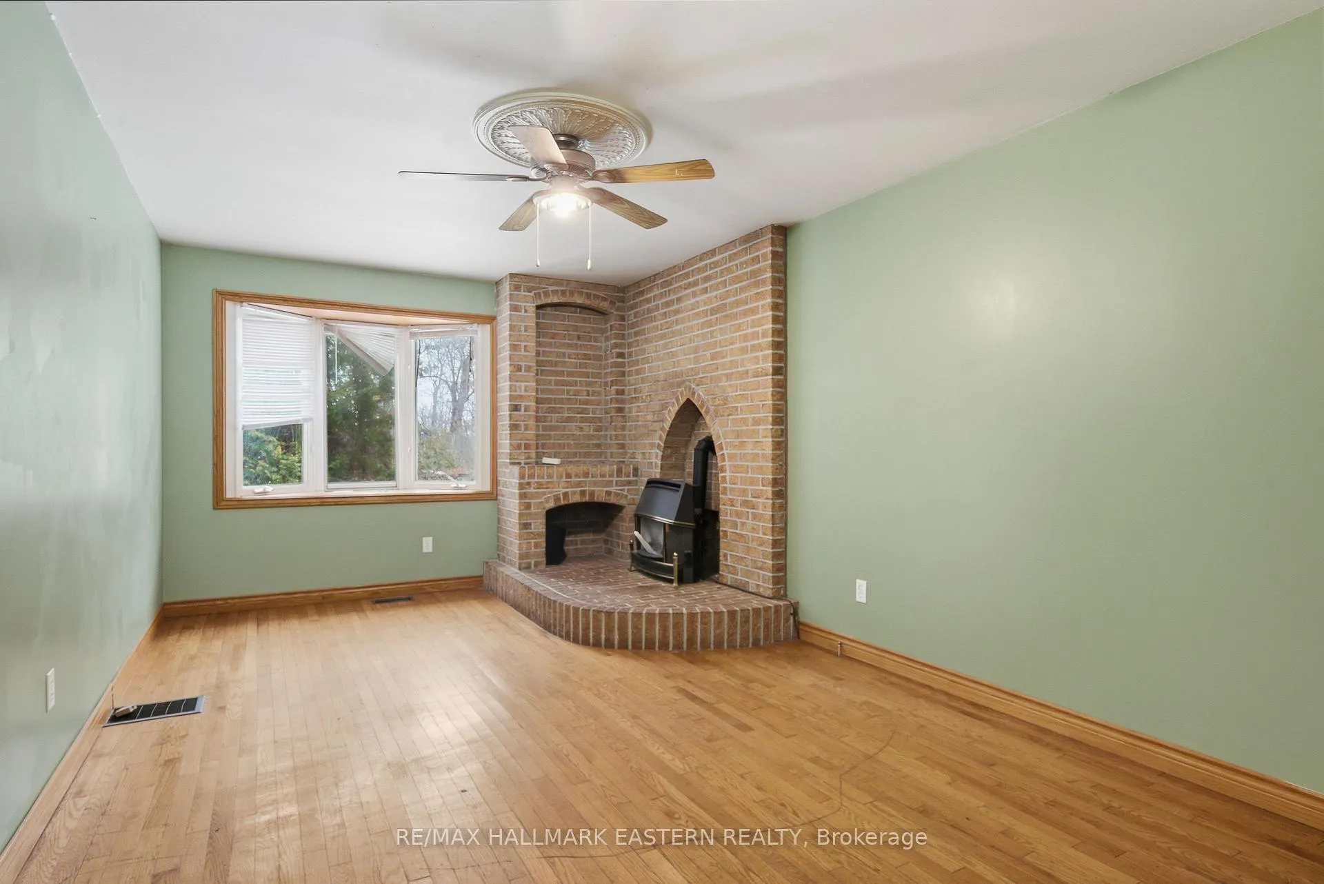 Photo 7 of 597 Bethune Street, Peterborough, Town Ward 3 — HOMEH