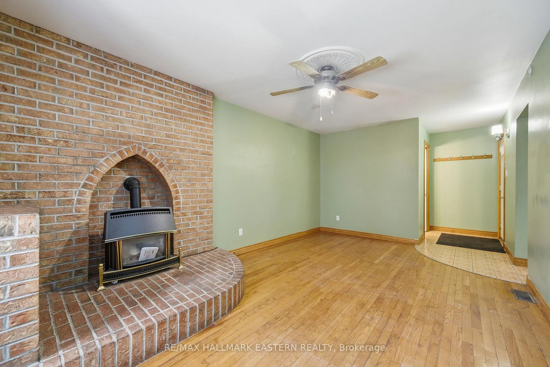 Photo 8 of 597 Bethune Street, Peterborough, Town Ward 3 — HOMEH