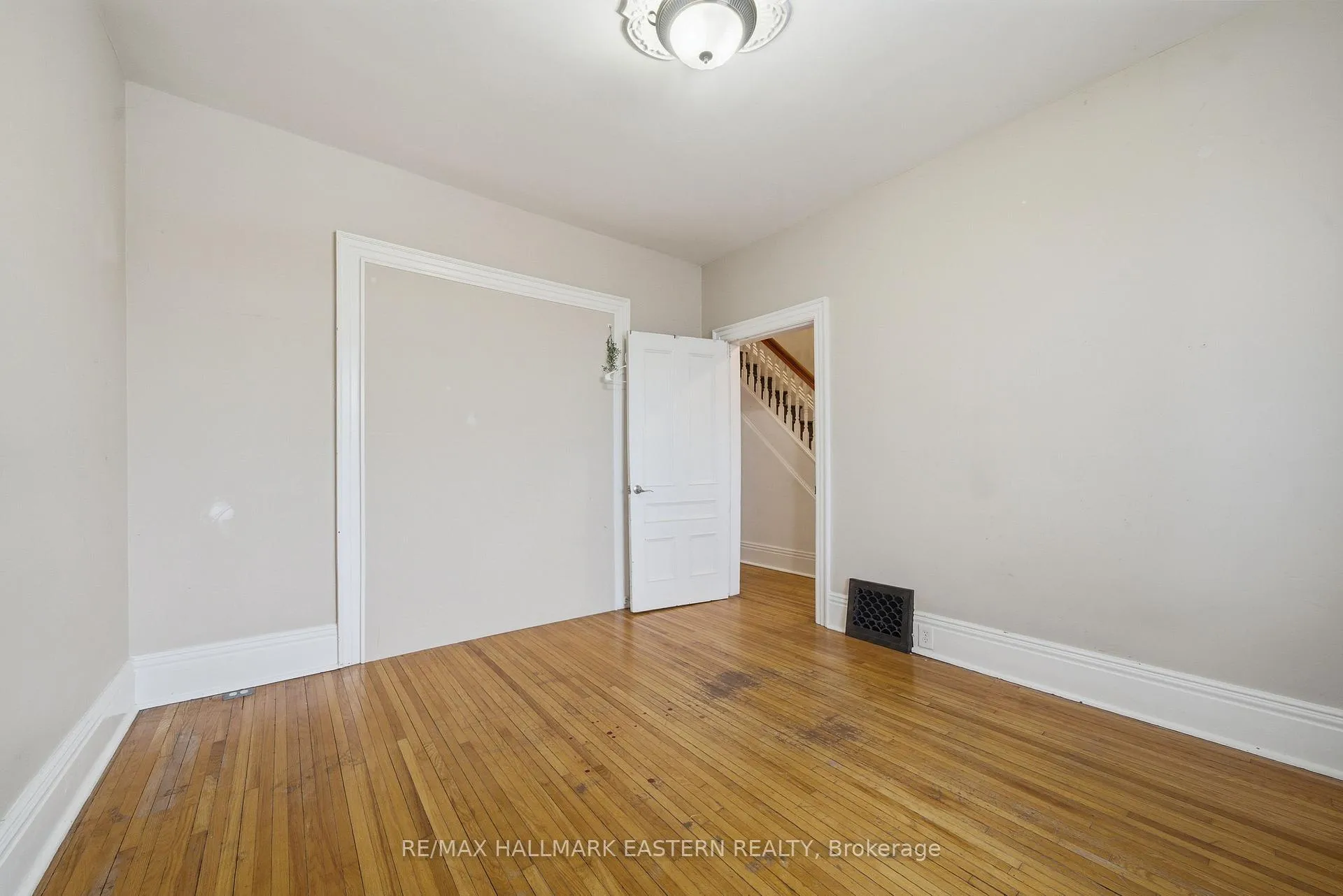 Photo 16 of 597 Bethune Street, Peterborough, Town Ward 3 — HOMEH