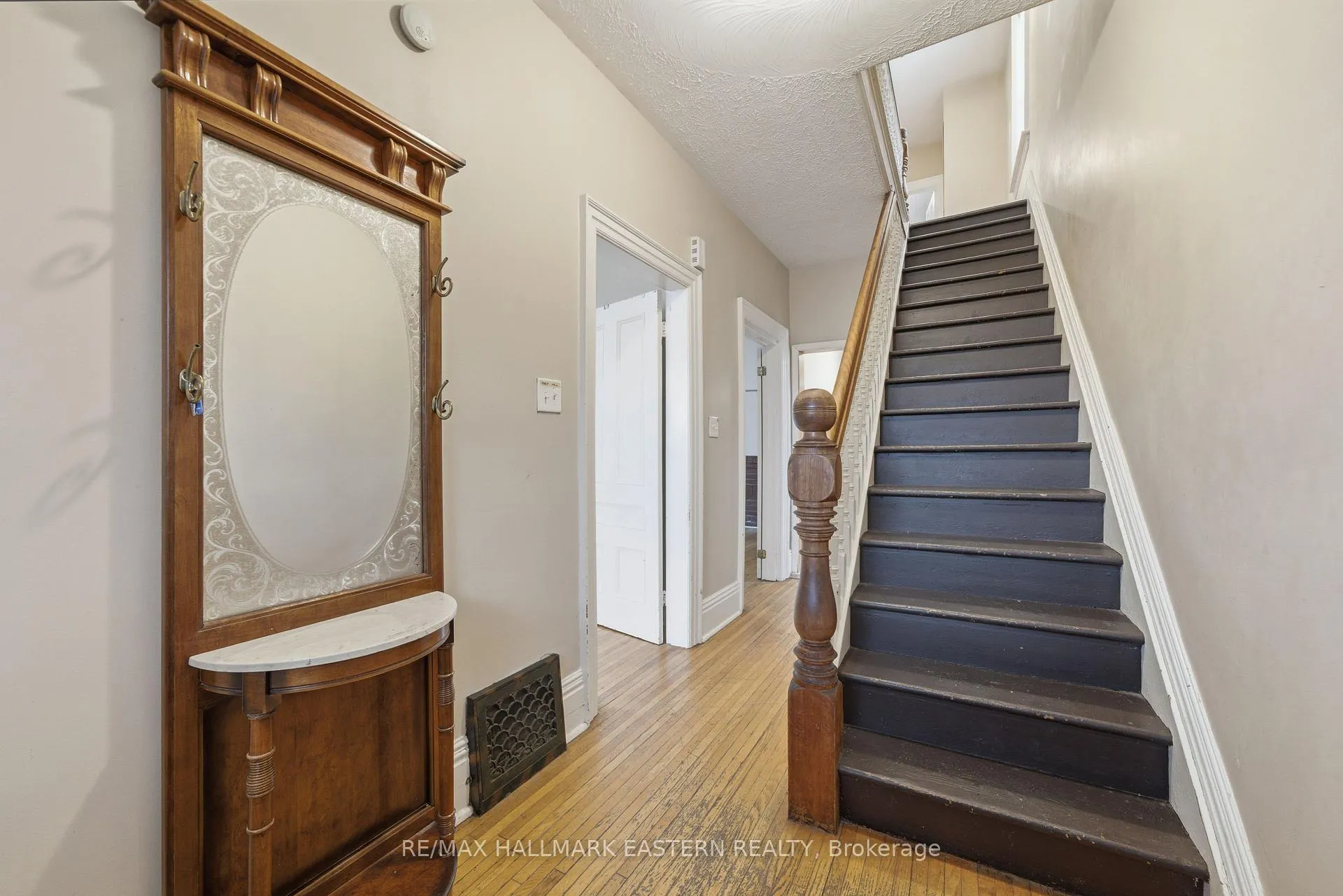 Photo 18 of 597 Bethune Street, Peterborough, Town Ward 3 — HOMEH