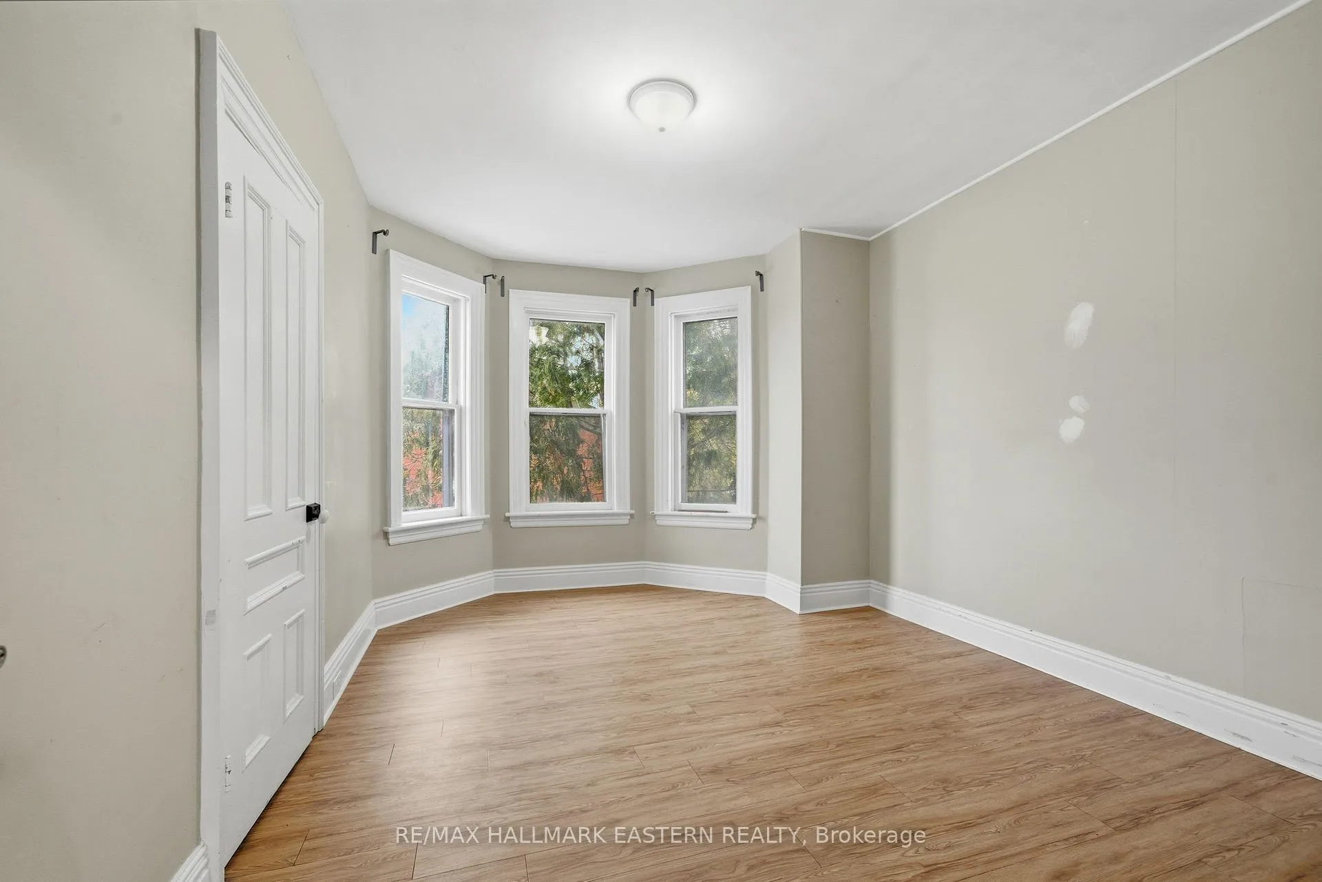 Photo 19 of 597 Bethune Street, Peterborough, Town Ward 3 — HOMEH