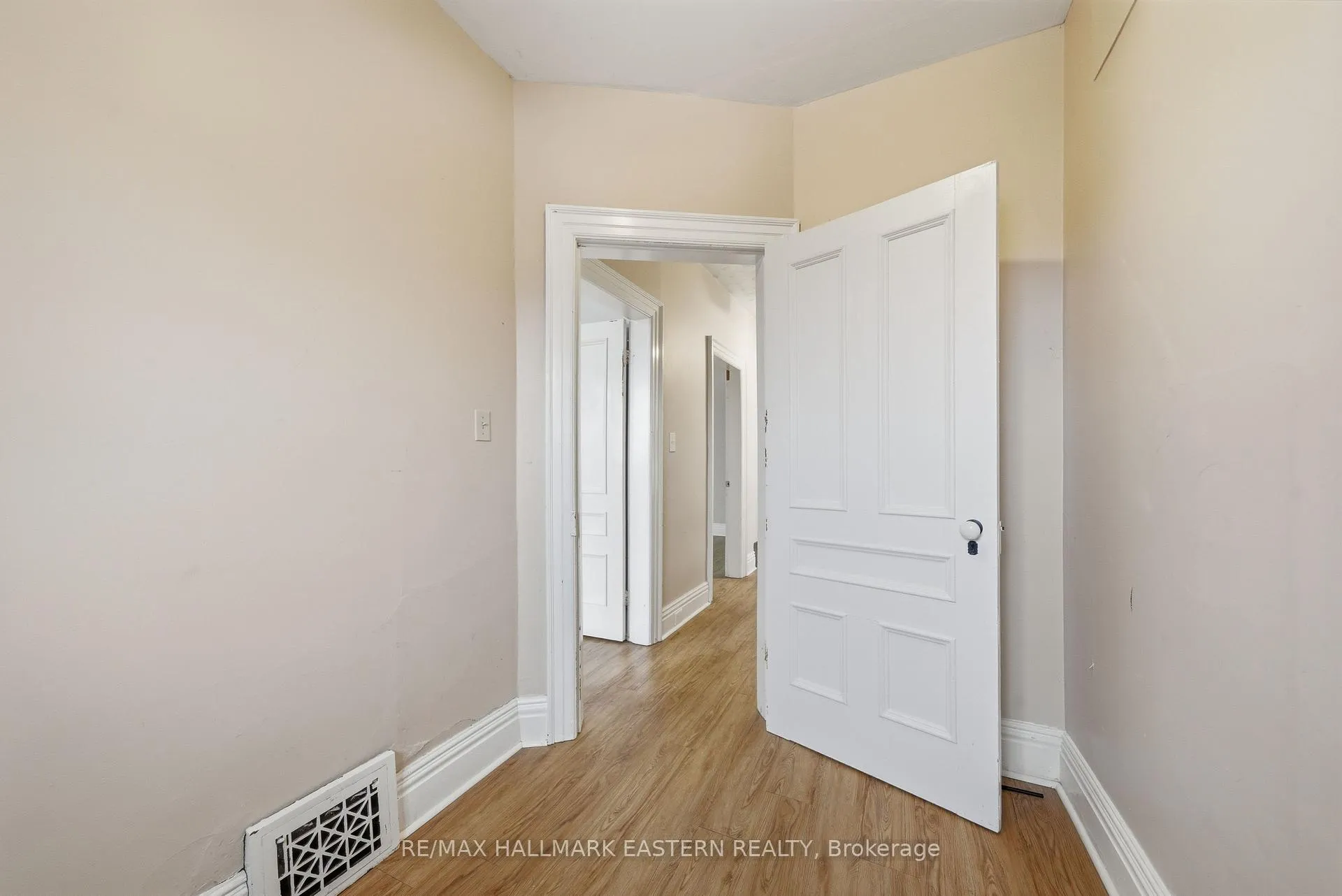Photo 25 of 597 Bethune Street, Peterborough, Town Ward 3 — HOMEH