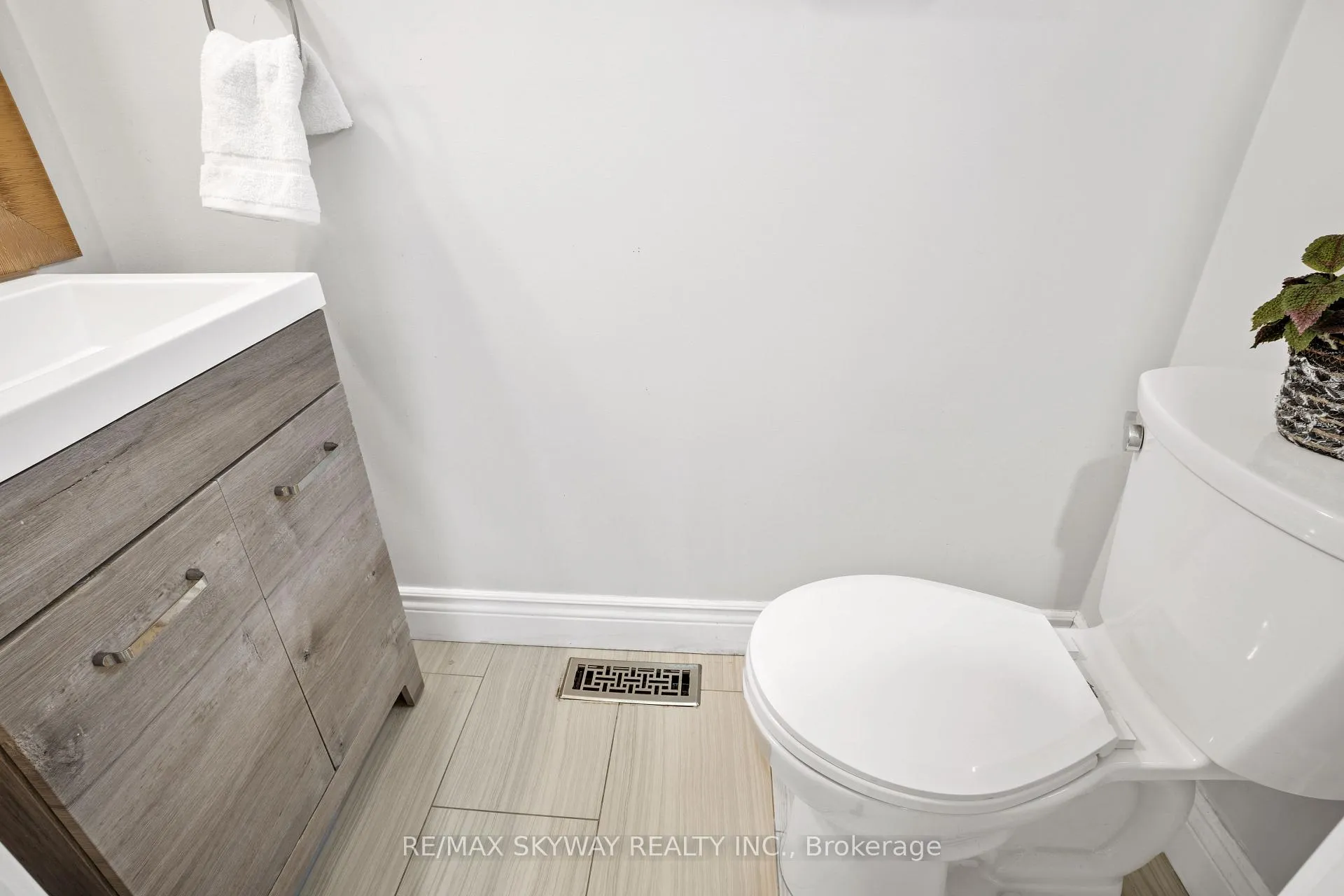 Photo 5 of 15 Briarfield Street, Kitchener, Idlewood — HOMEH