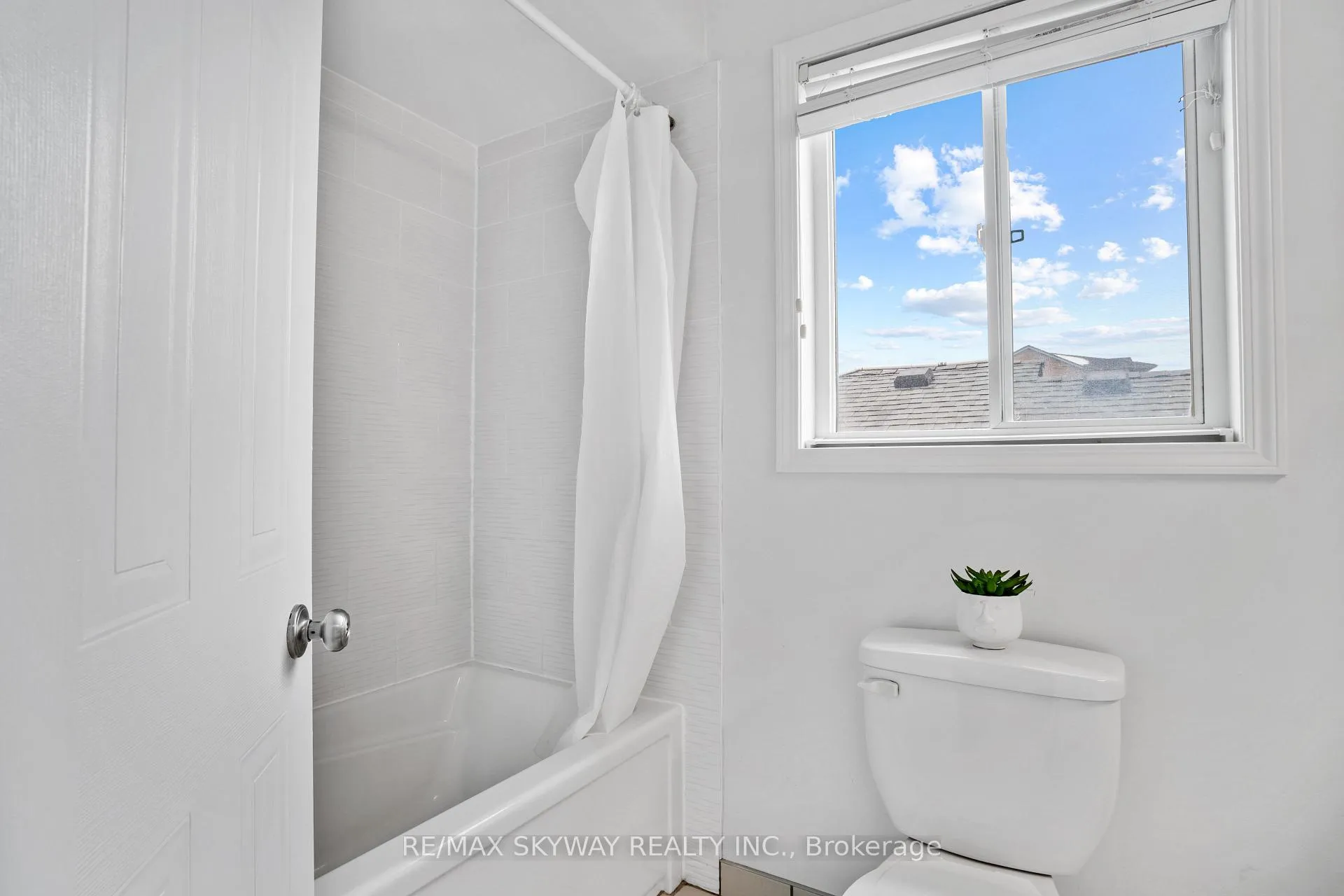 Photo 20 of 15 Briarfield Street, Kitchener, Idlewood — HOMEH