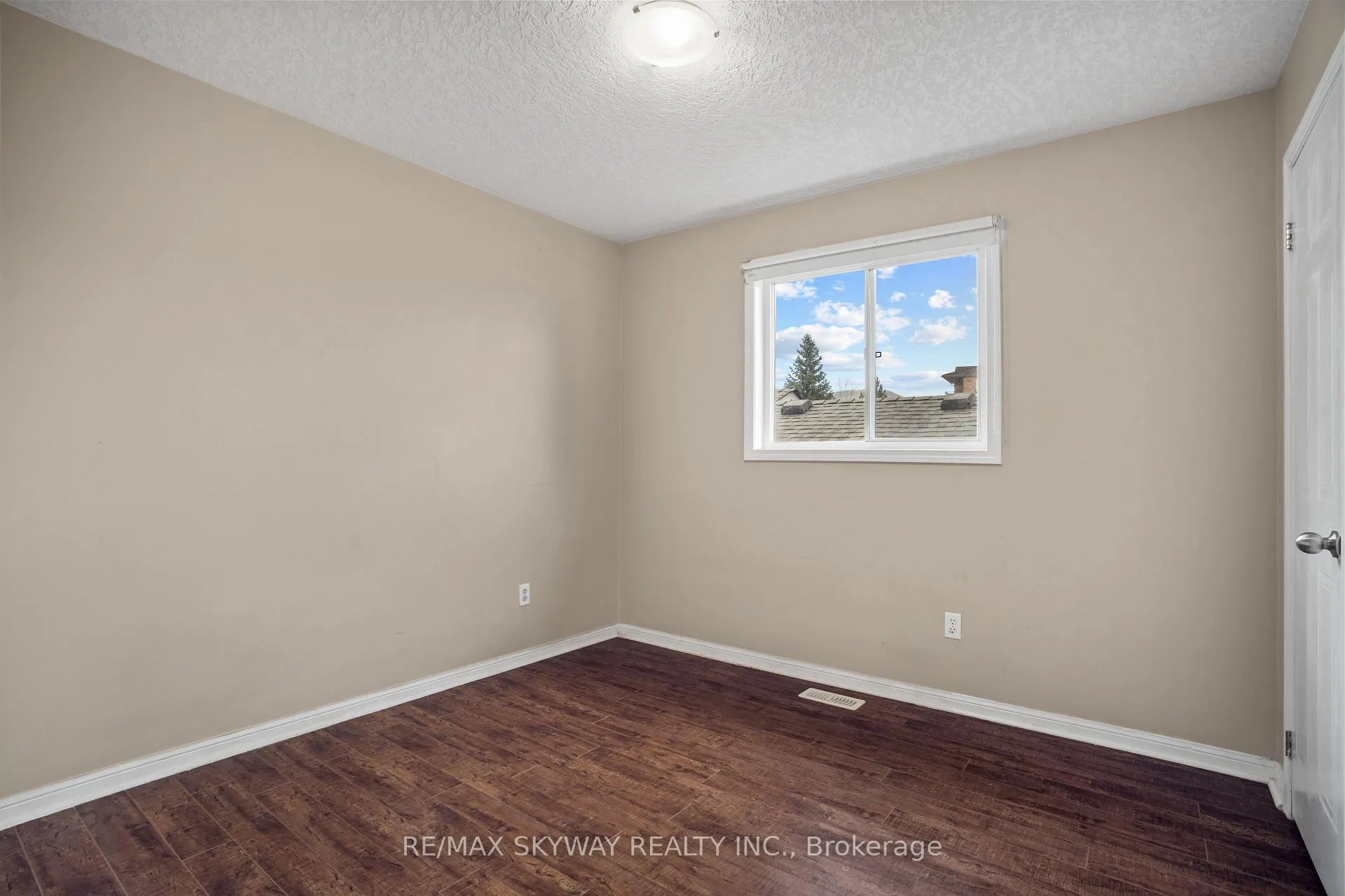 Photo 26 of 15 Briarfield Street, Kitchener, Idlewood — HOMEH