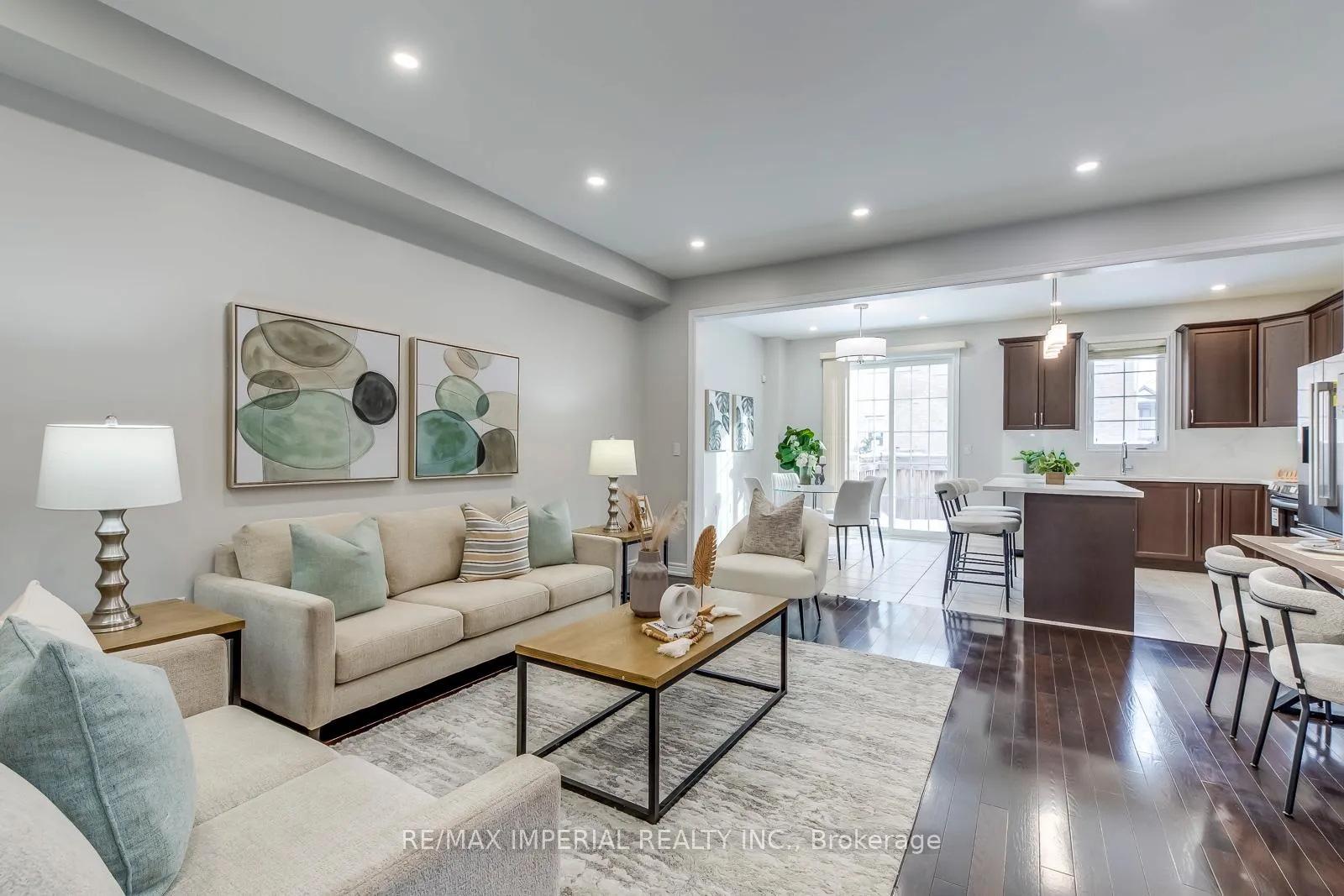 Photo 8 of 43 Sibella Way, Vaughan, Vellore Village — HOMEH