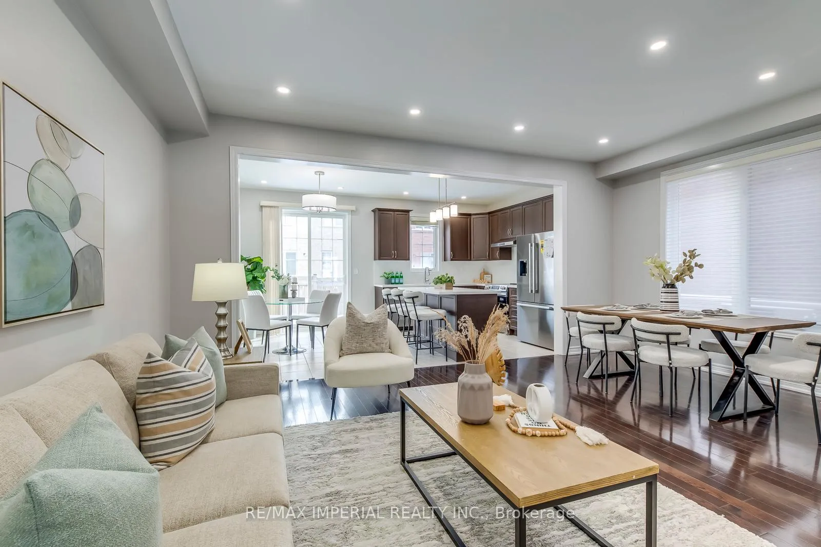 Photo 9 of 43 Sibella Way, Vaughan, Vellore Village — HOMEH