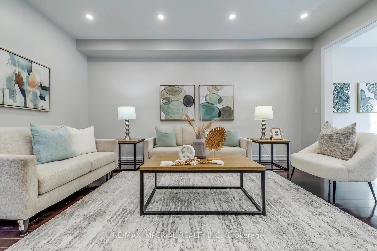 Photo 10 of 43 Sibella Way, Vaughan, Vellore Village — HOMEH