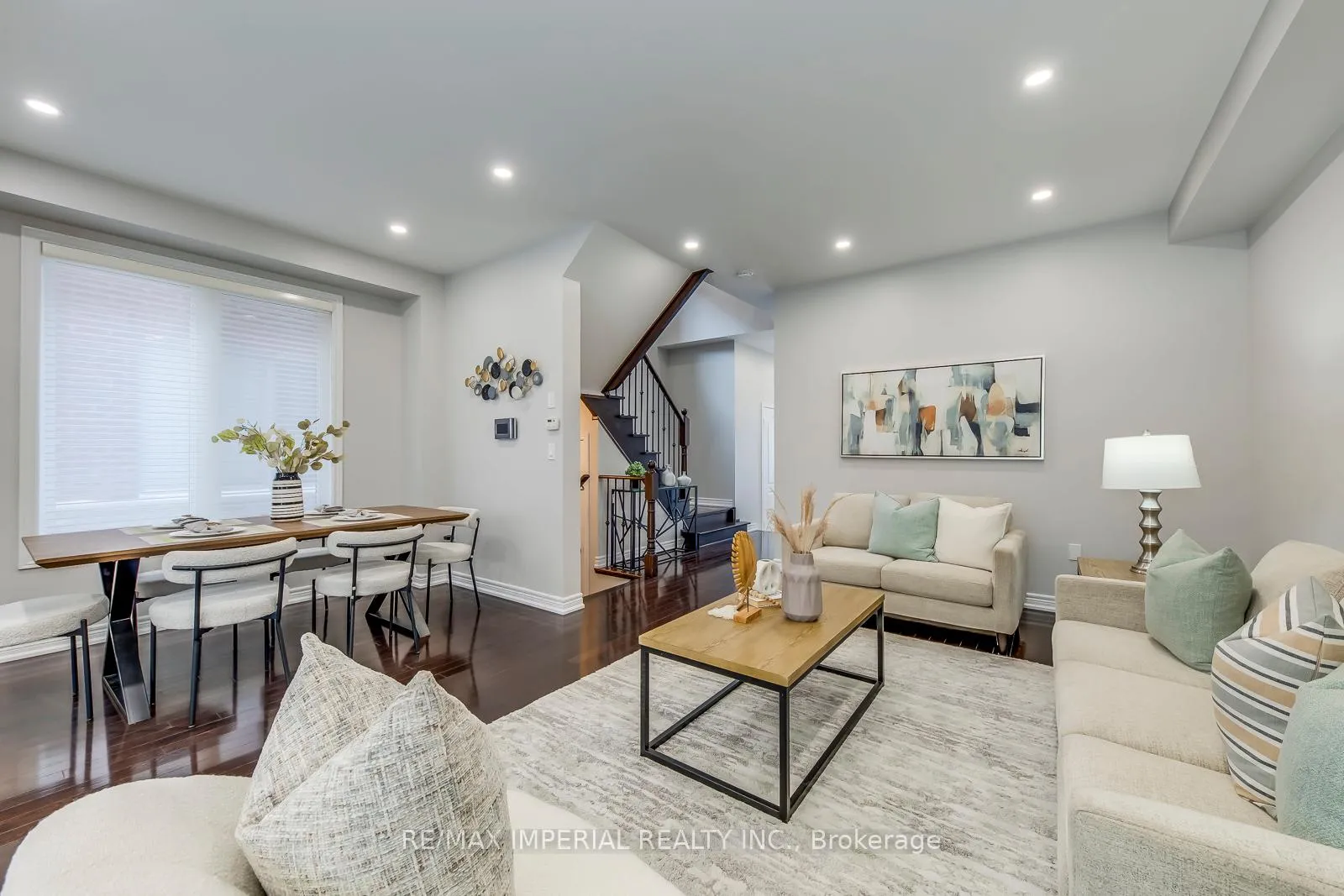 Photo 13 of 43 Sibella Way, Vaughan, Vellore Village — HOMEH