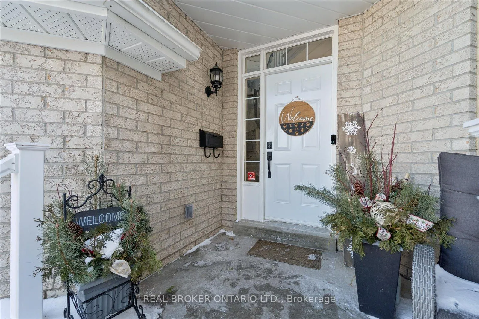 Photo 4 of 1053 Timberland Crescent, Oshawa, Pinecrest — HOMEH