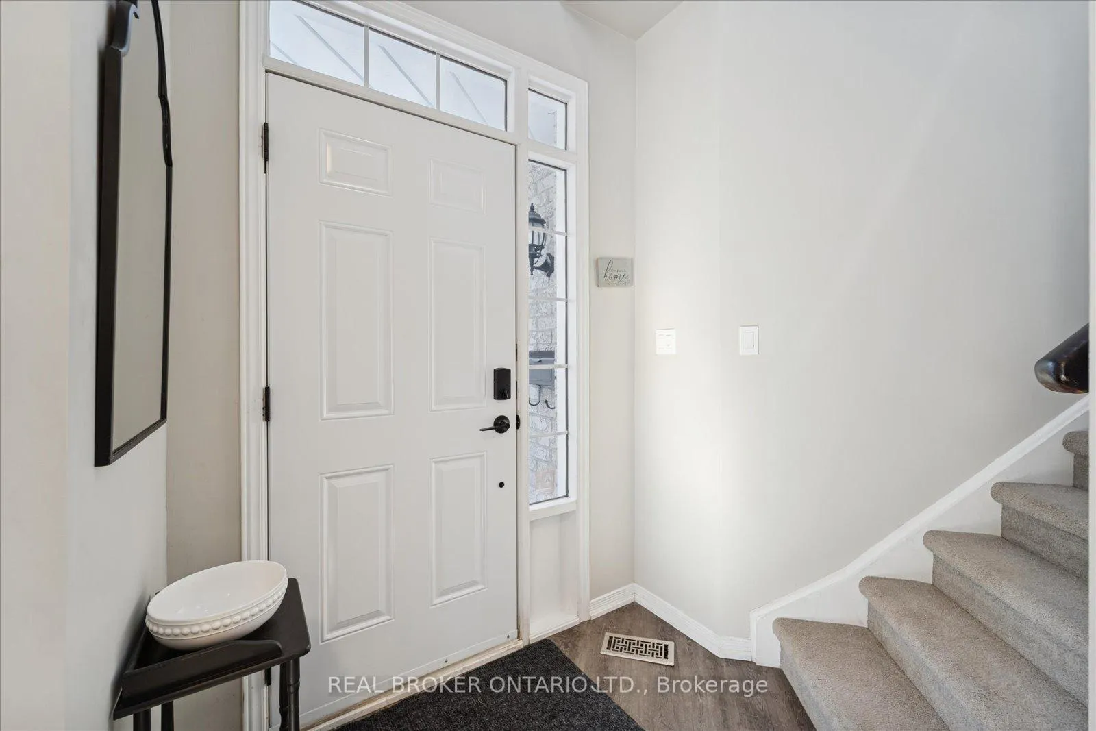 Photo 5 of 1053 Timberland Crescent, Oshawa, Pinecrest — HOMEH