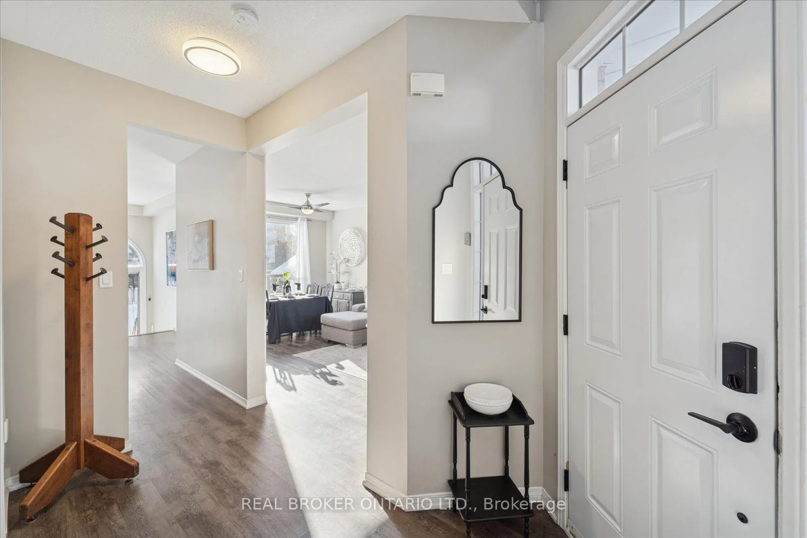 Photo 6 of 1053 Timberland Crescent, Oshawa, Pinecrest — HOMEH