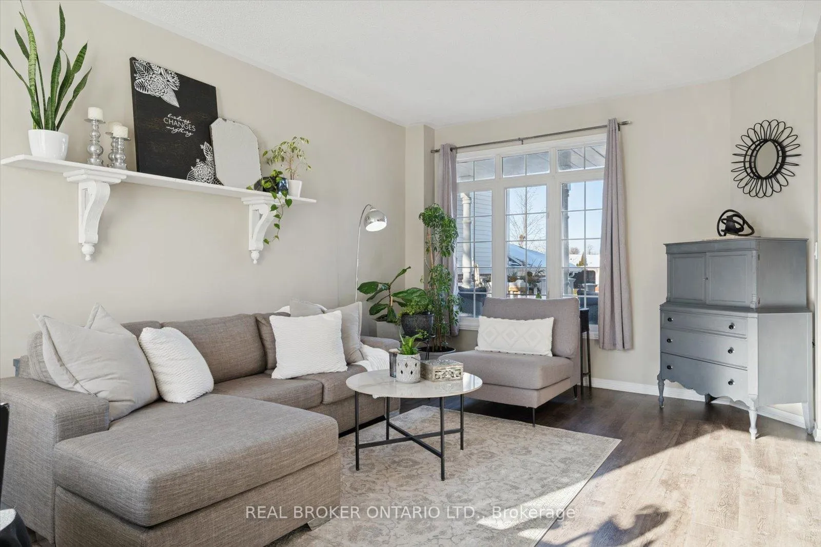 Photo 8 of 1053 Timberland Crescent, Oshawa, Pinecrest — HOMEH