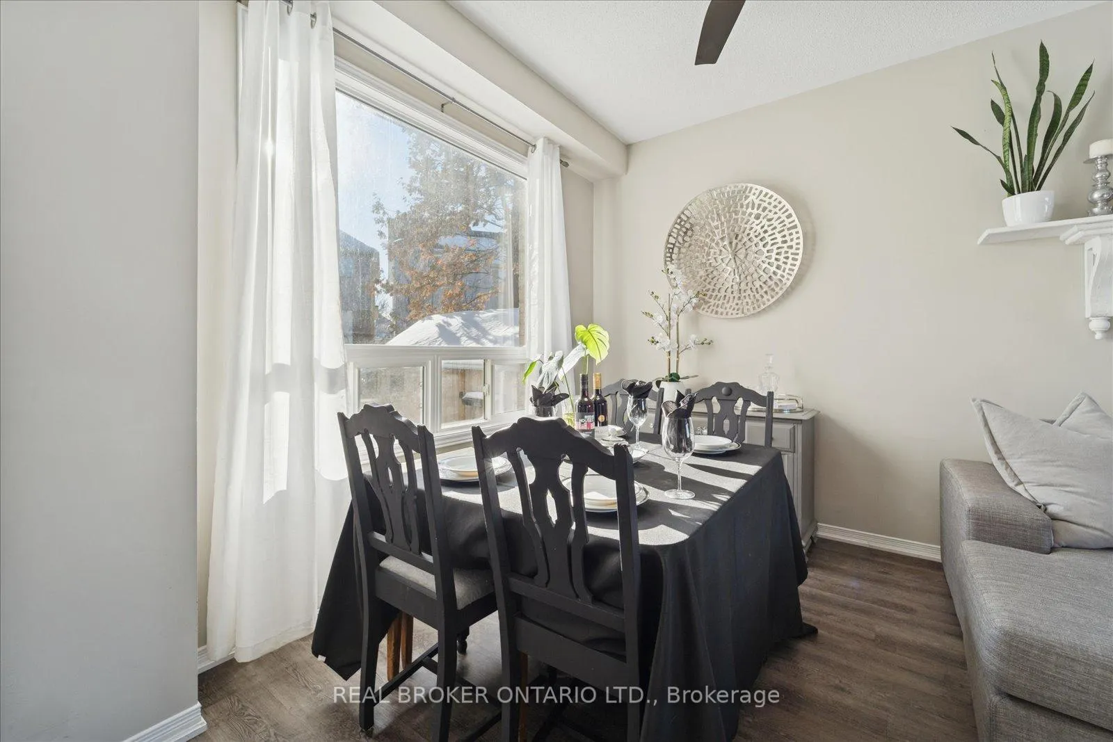 Photo 12 of 1053 Timberland Crescent, Oshawa, Pinecrest — HOMEH