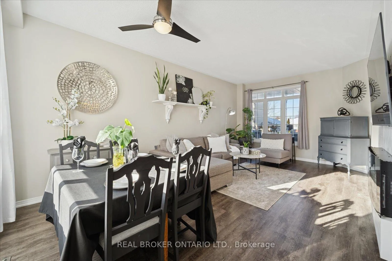 Photo 13 of 1053 Timberland Crescent, Oshawa, Pinecrest — HOMEH