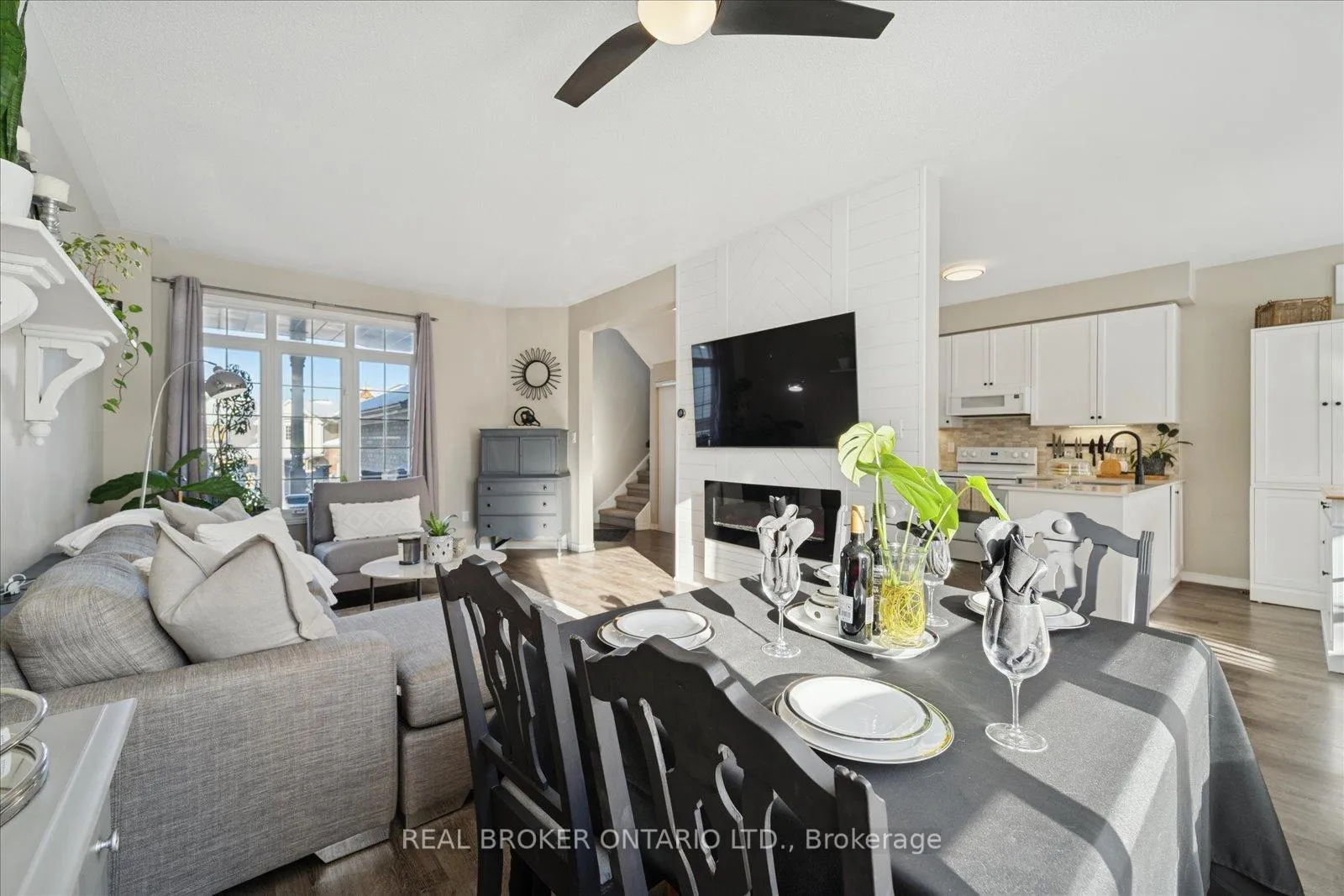 Photo 14 of 1053 Timberland Crescent, Oshawa, Pinecrest — HOMEH