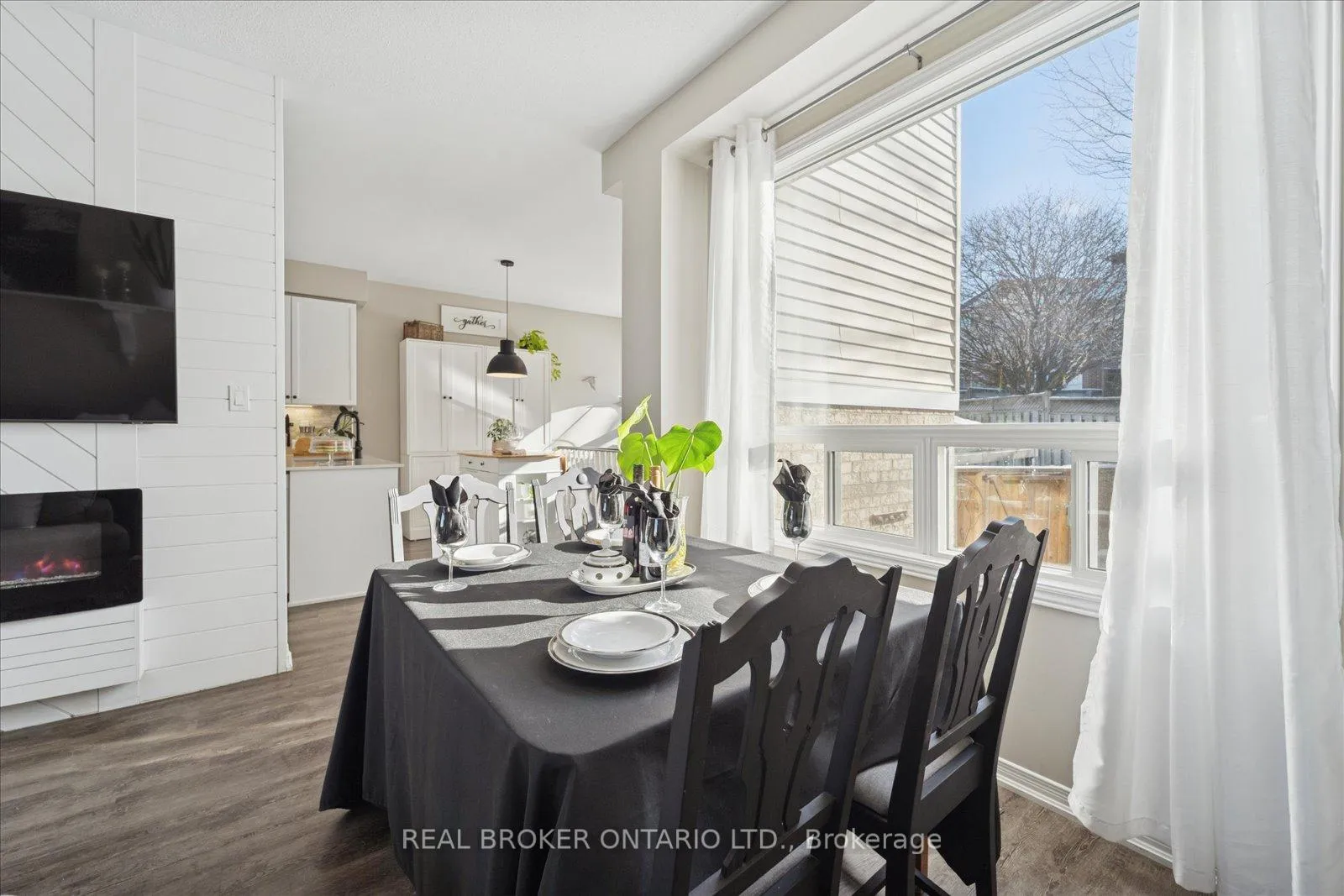 Photo 15 of 1053 Timberland Crescent, Oshawa, Pinecrest — HOMEH
