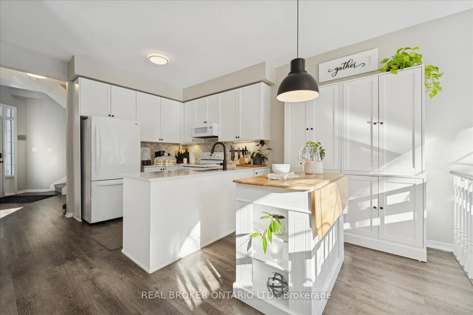 Photo 16 of 1053 Timberland Crescent, Oshawa, Pinecrest — HOMEH