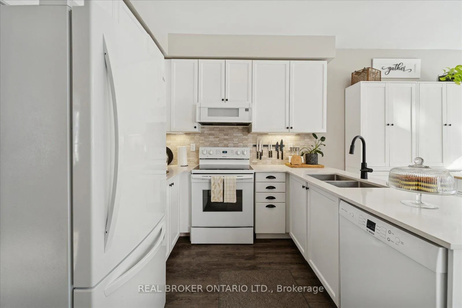 Photo 18 of 1053 Timberland Crescent, Oshawa, Pinecrest — HOMEH