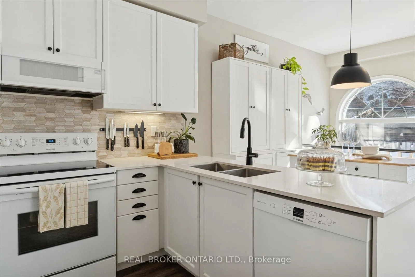 Photo 19 of 1053 Timberland Crescent, Oshawa, Pinecrest — HOMEH