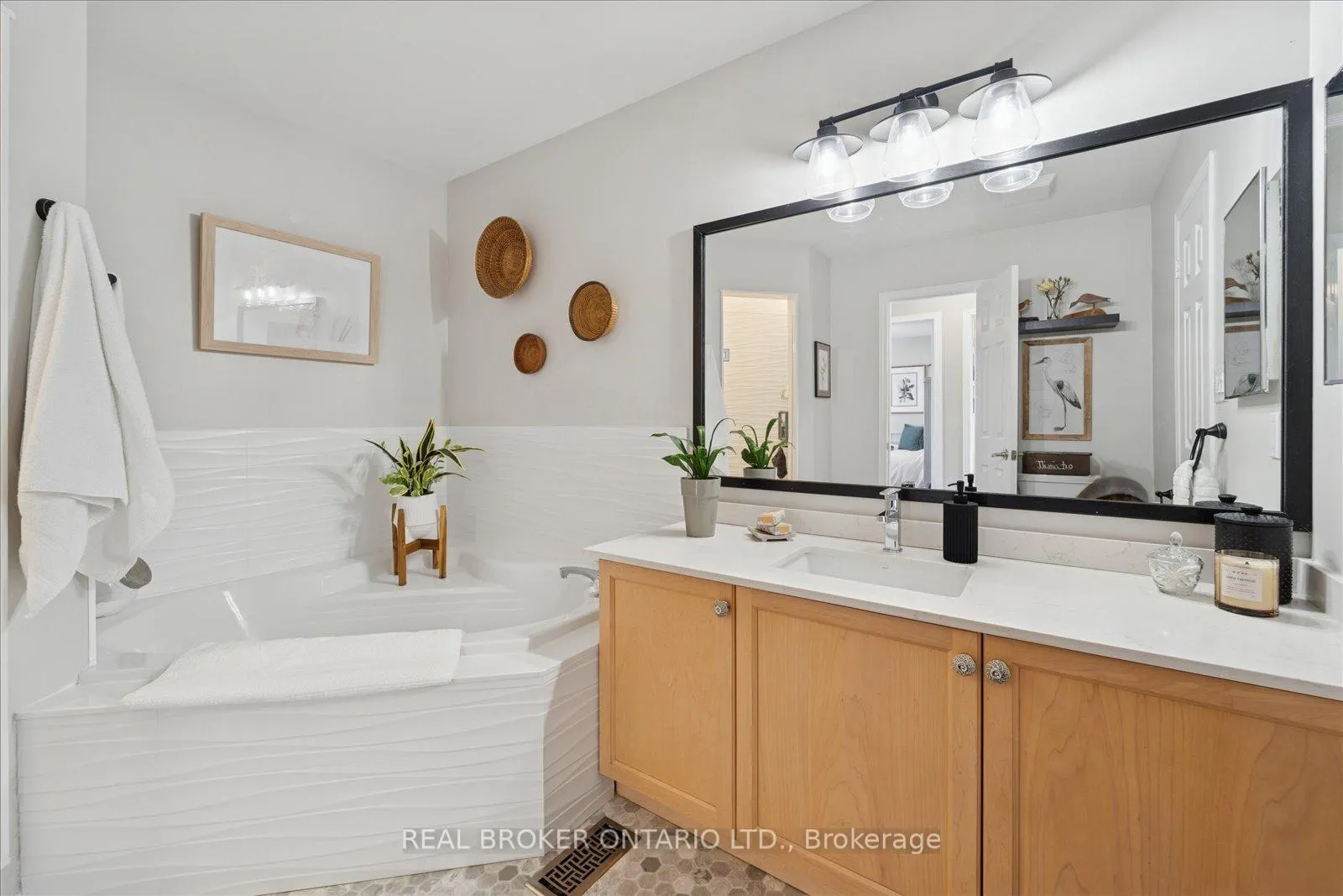 Photo 28 of 1053 Timberland Crescent, Oshawa, Pinecrest — HOMEH