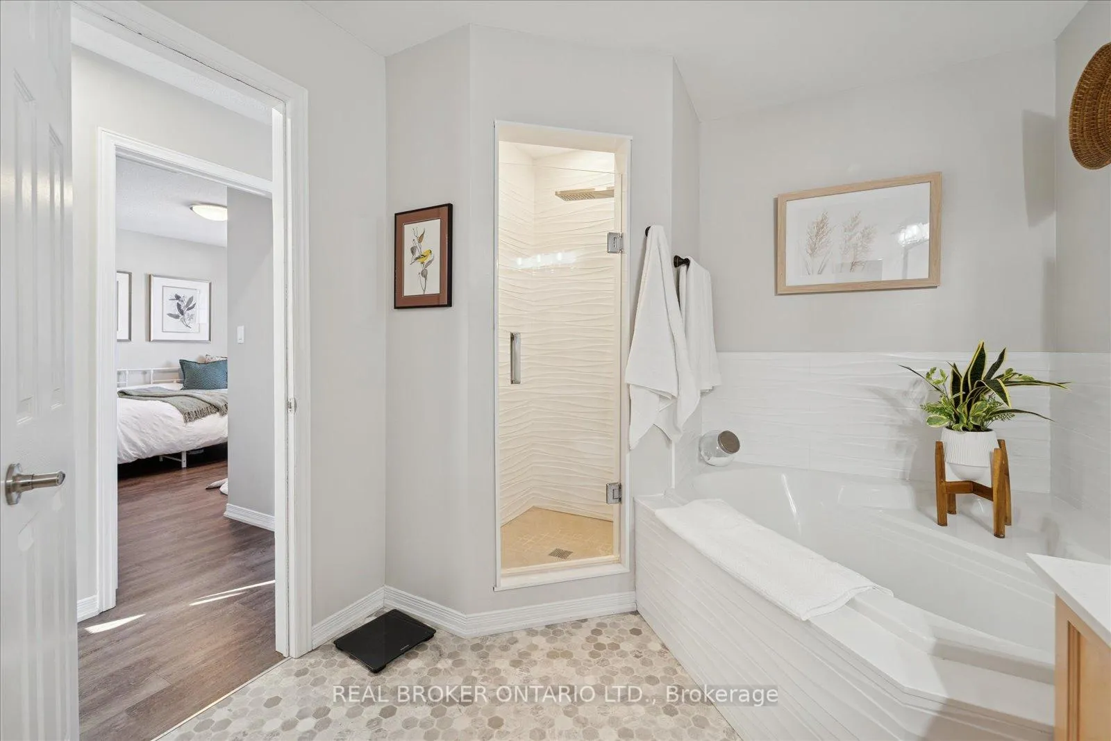Photo 29 of 1053 Timberland Crescent, Oshawa, Pinecrest — HOMEH